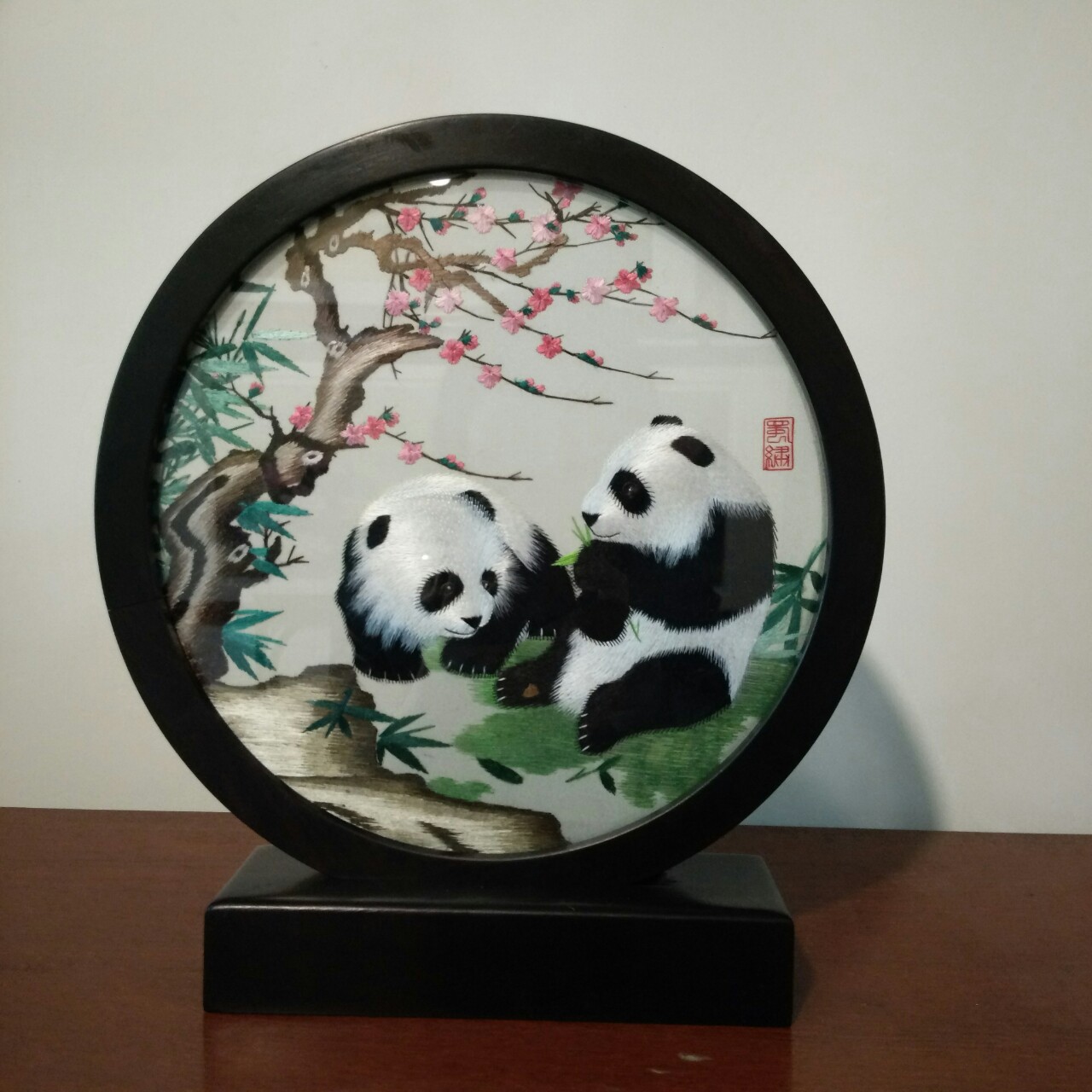 蜀绣定制双面绣厂家供应鸡翅木框送贵宾礼品 中国风熊猫