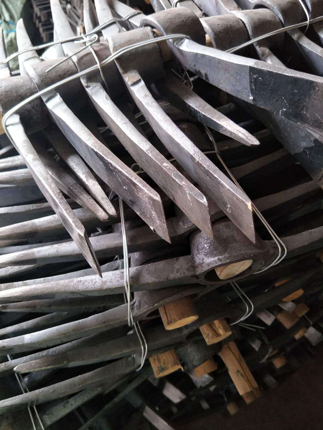 泰璟双头洋镐精钢锻打加厚加粗耐用十字镐建筑施工户外洋镐头镐把