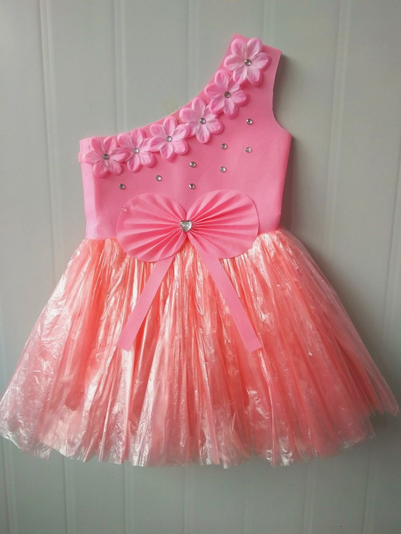 小朋友塑料袋裙子做的幼儿园儿童上台表演女童走秀跳舞环保垃圾袋