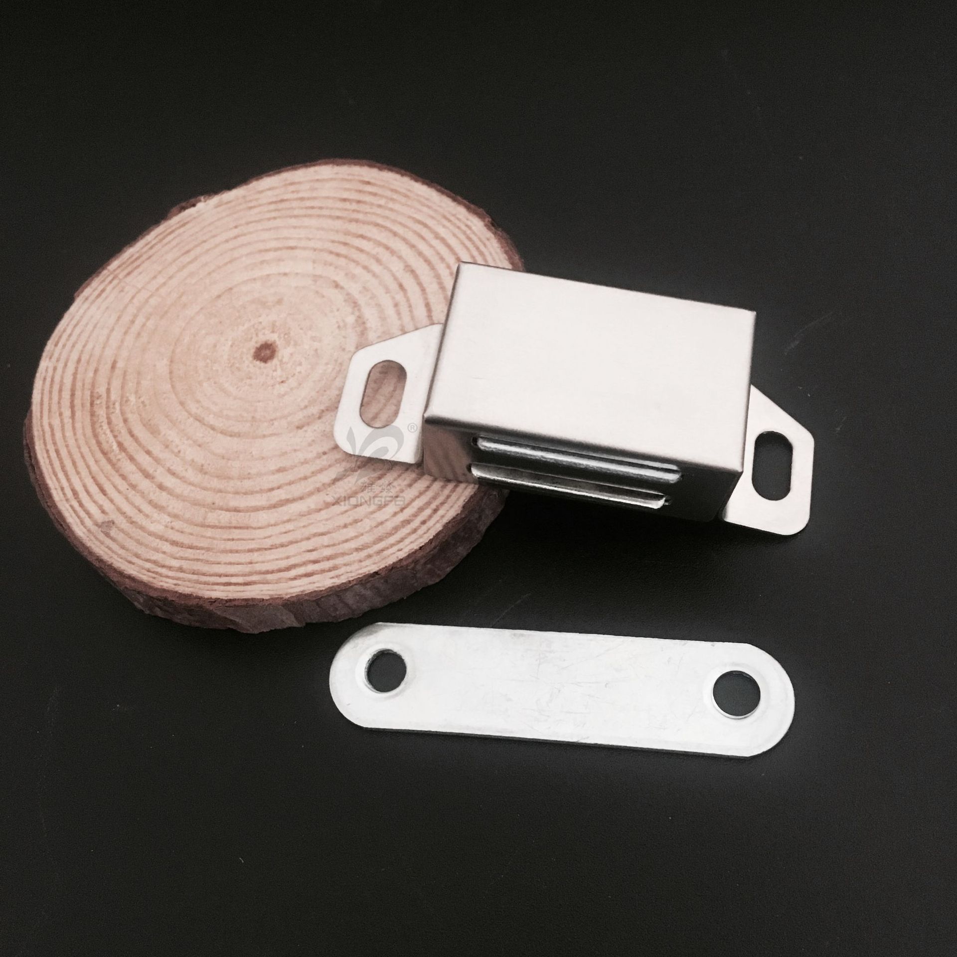 小号衣柜橱柜门吸 强力不锈钢磁性强磁门吸磁碰家具五金厂家直销