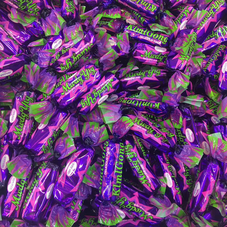 喜酒集市早市展销会地摊俄罗斯糖果紫皮糖夹心巧克力糖果