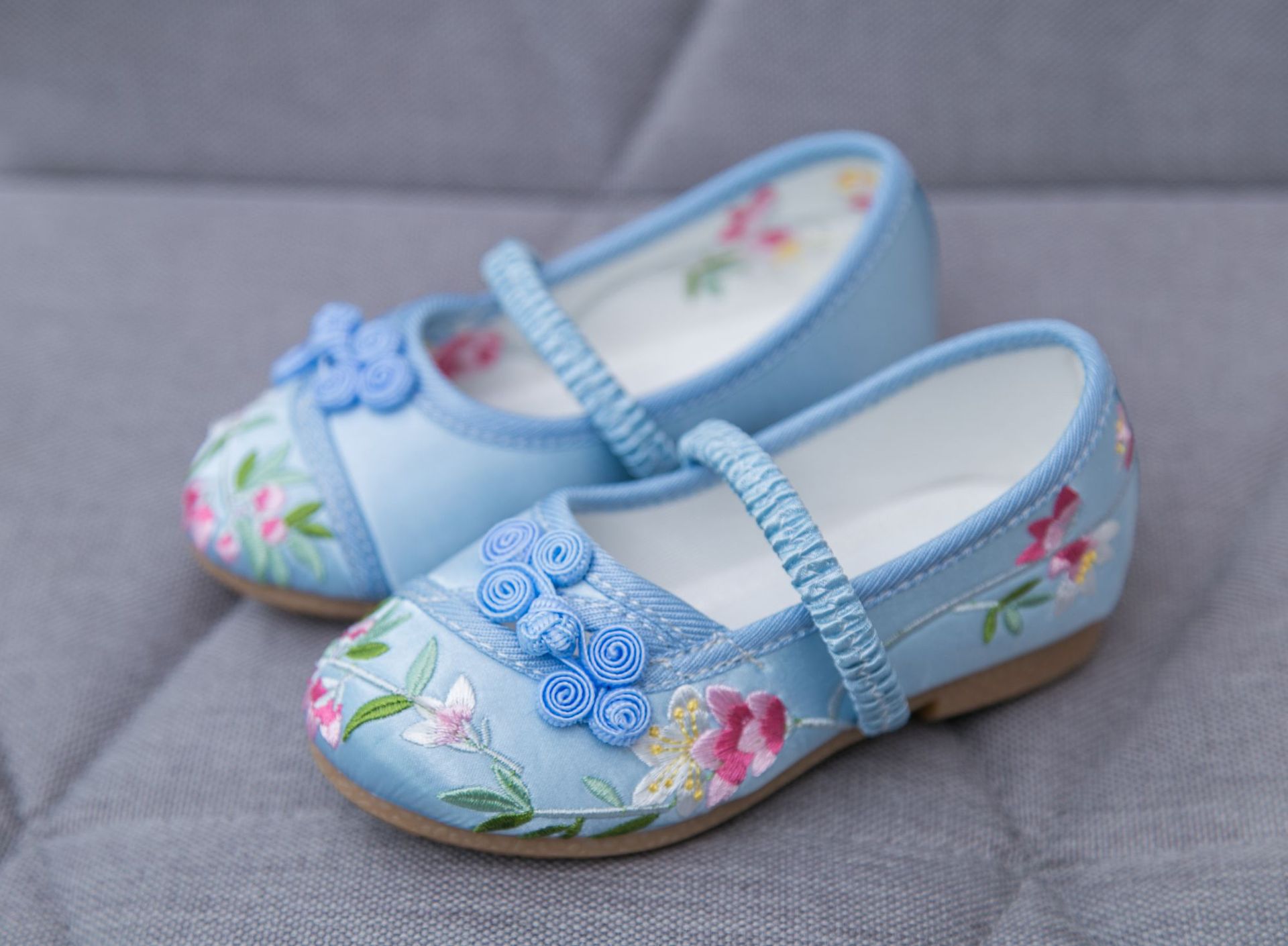 原厂货源 民族风儿童布鞋女童绣花鞋宝宝学生古装表演出鞋