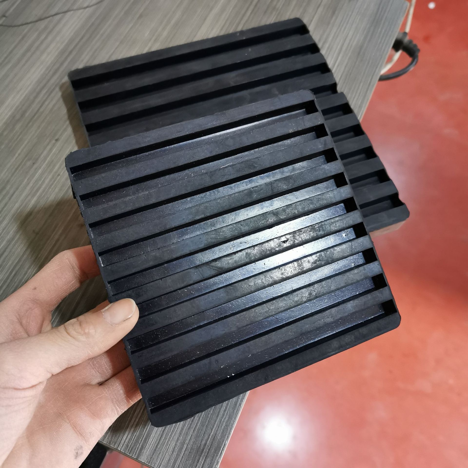 防滑橡胶减震块机器风机桥梁橡胶支座橡胶垫块高弹性空调减振块