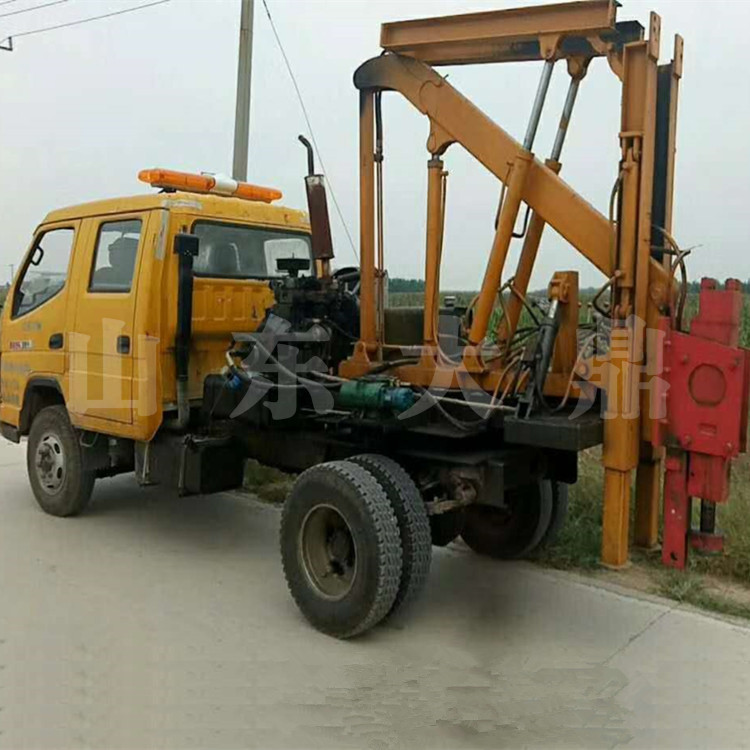 车载式护栏打桩机 公路波型护栏打桩机 公路上安装护栏的打桩机