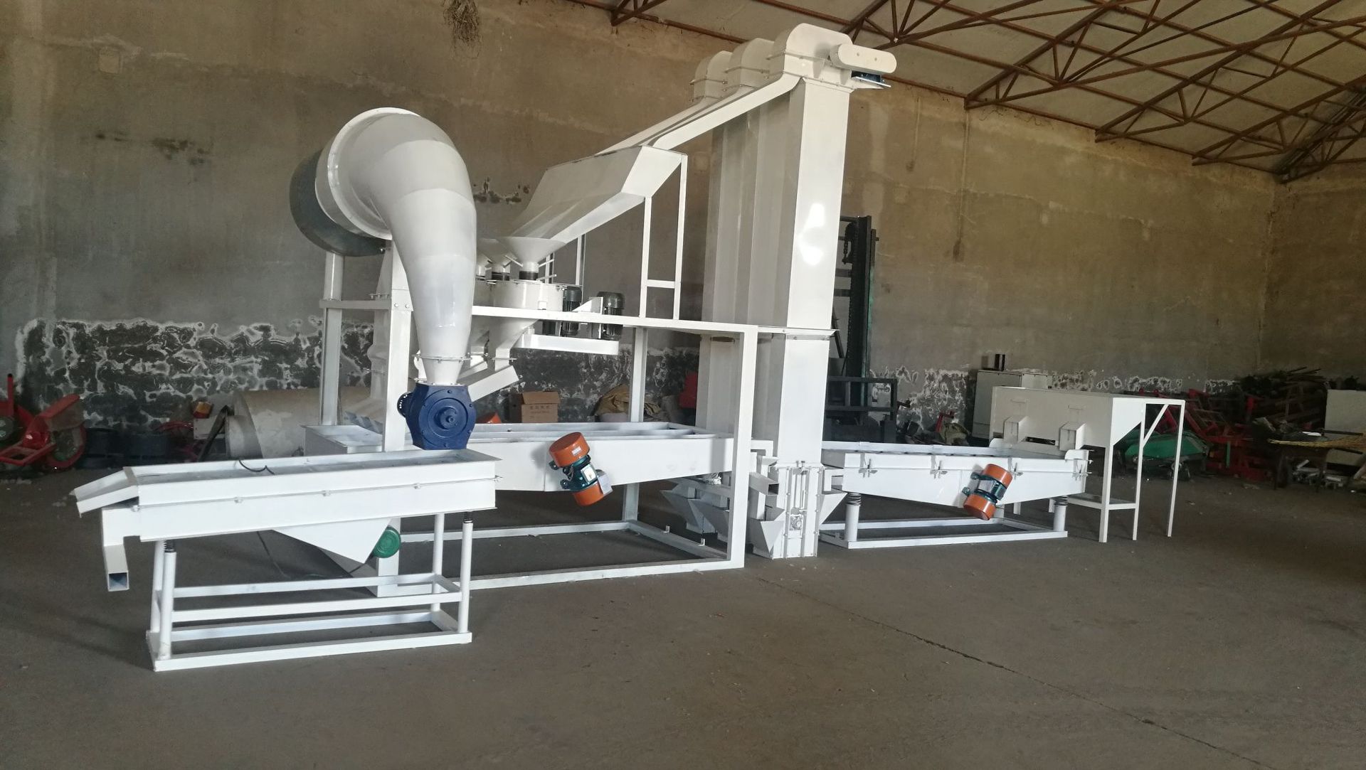 qmtf-500小型荞麦脱壳机,是我公司根据荞麦产区用户的要求指标自行