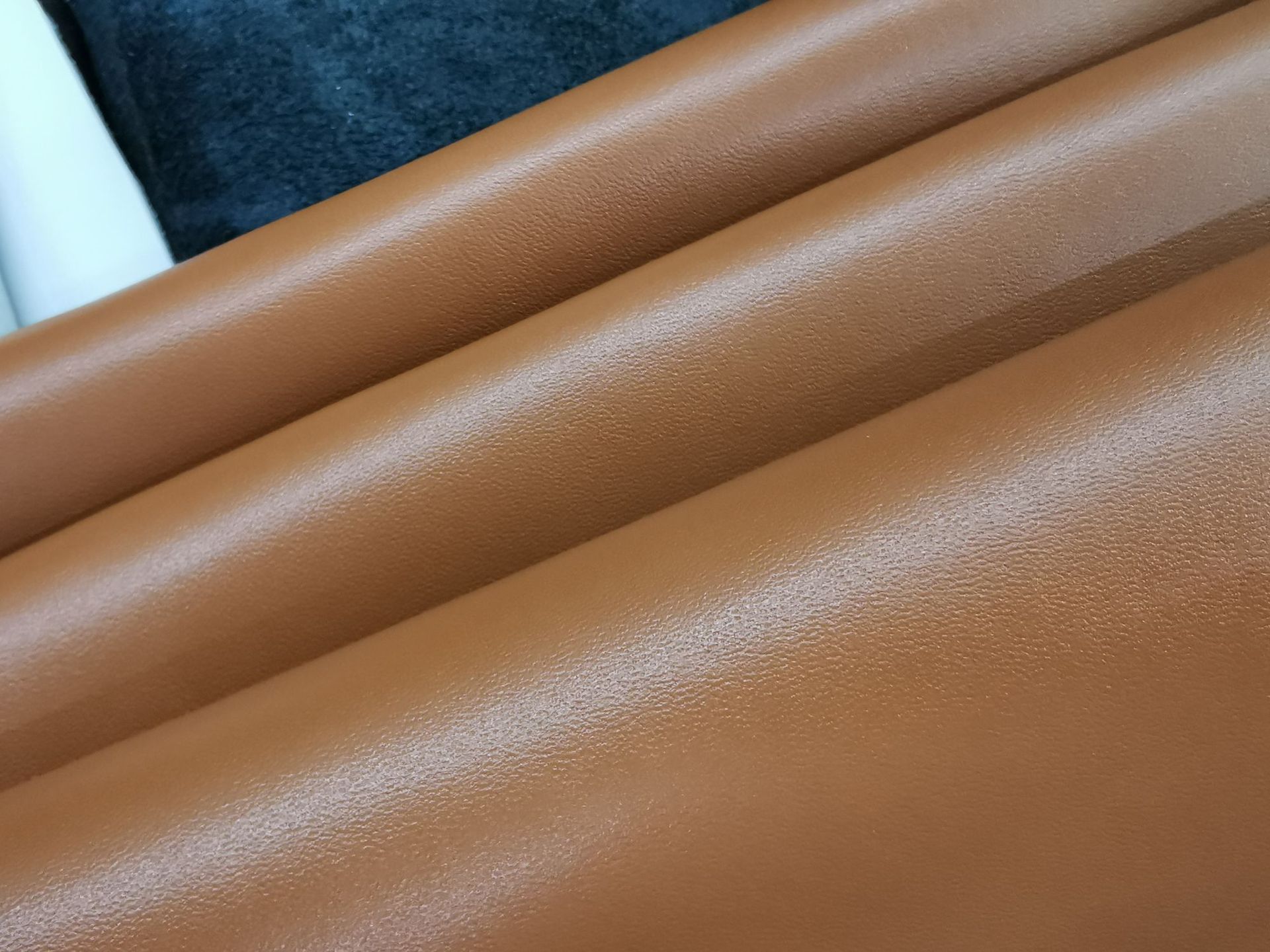 厂家直销彩色头层羊皮皮革料 服装手套箱包柔软整张羊皮真皮面料