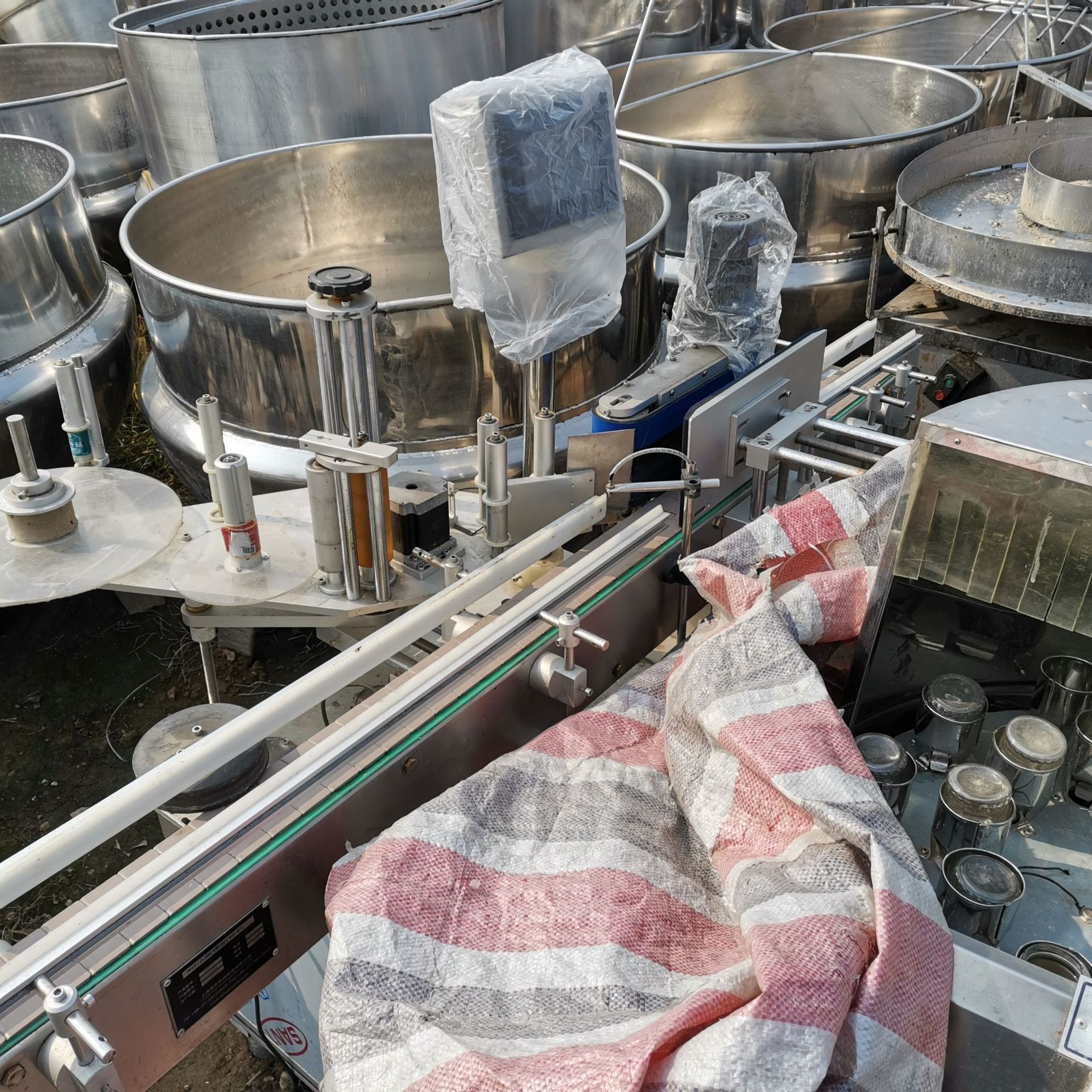 出售二手半自动理瓶机玻璃瓶清洗高速理瓶机酱料速食品圆瓶理瓶机