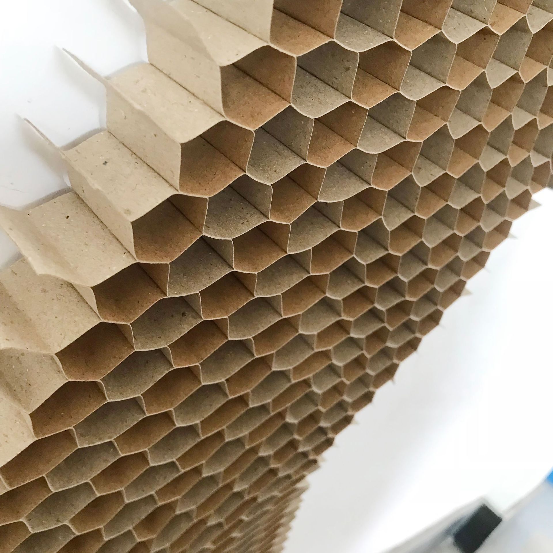 厂家供应蜂窝纸芯 高强度抗压蜂窝纸芯 家具蜂窝纸芯包装纸芯