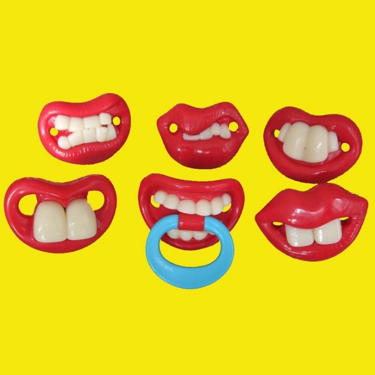 红色搞怪奶嘴 宝宝安抚奶嘴 紫色吸血鬼搞笑奶嘴外贸