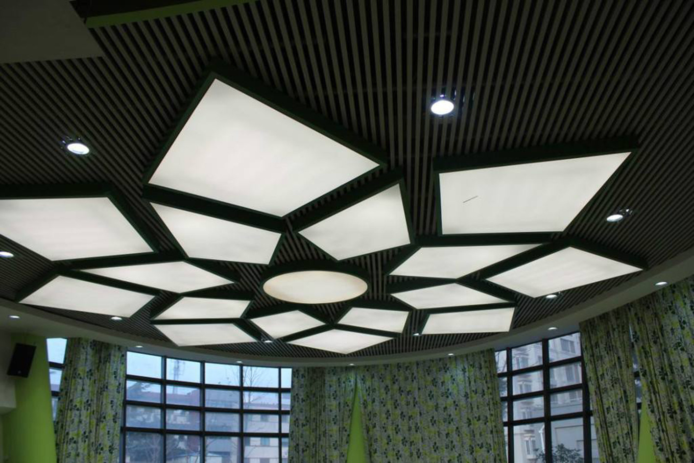 软膜灯箱吊顶天花卡布透光膜发光膜油画布装饰uv天花软膜厂家制作