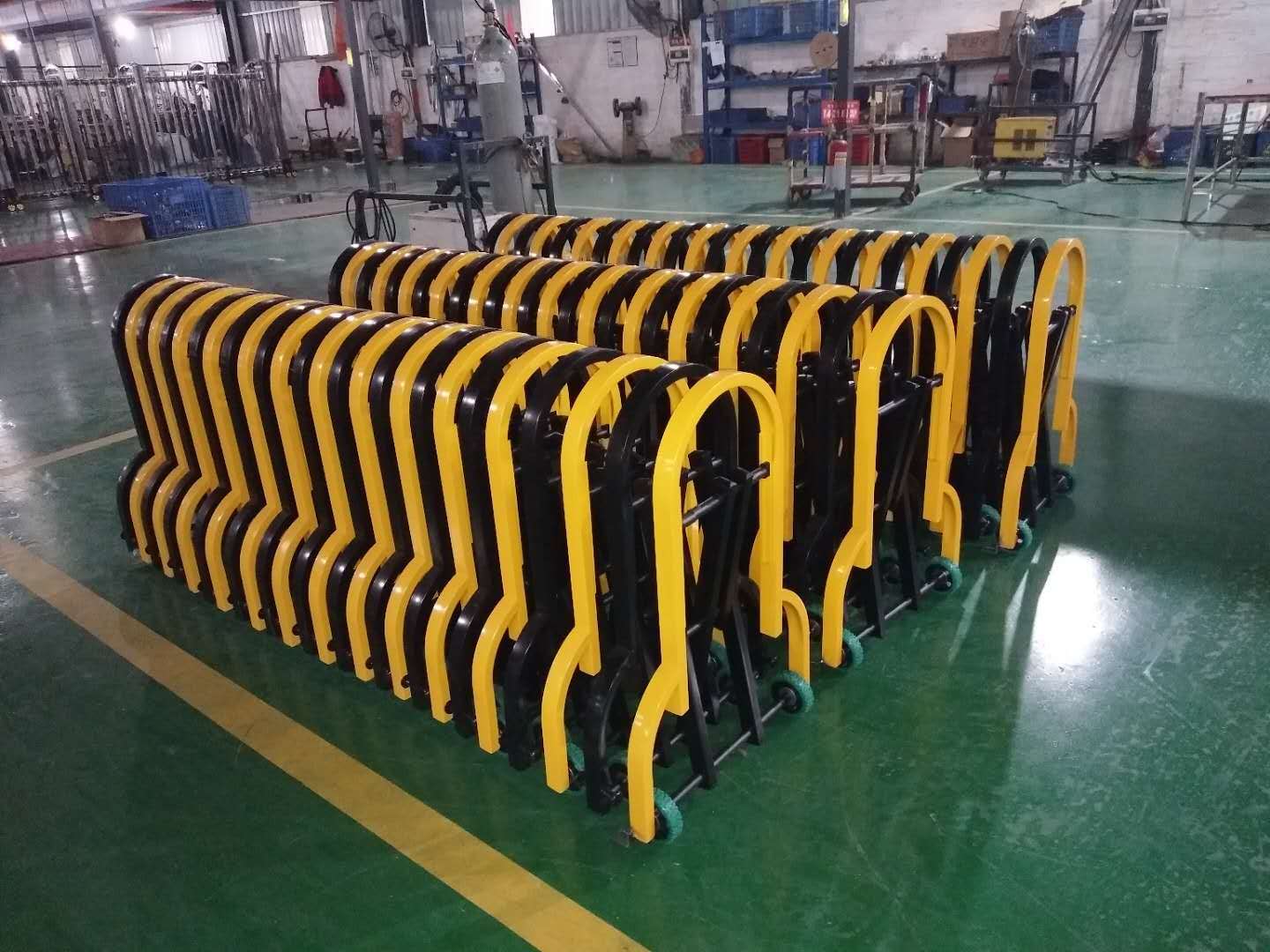 厂家直销推拉折叠铝合金伸缩路障公路高铁站工护栏围栏伸缩推拉门
