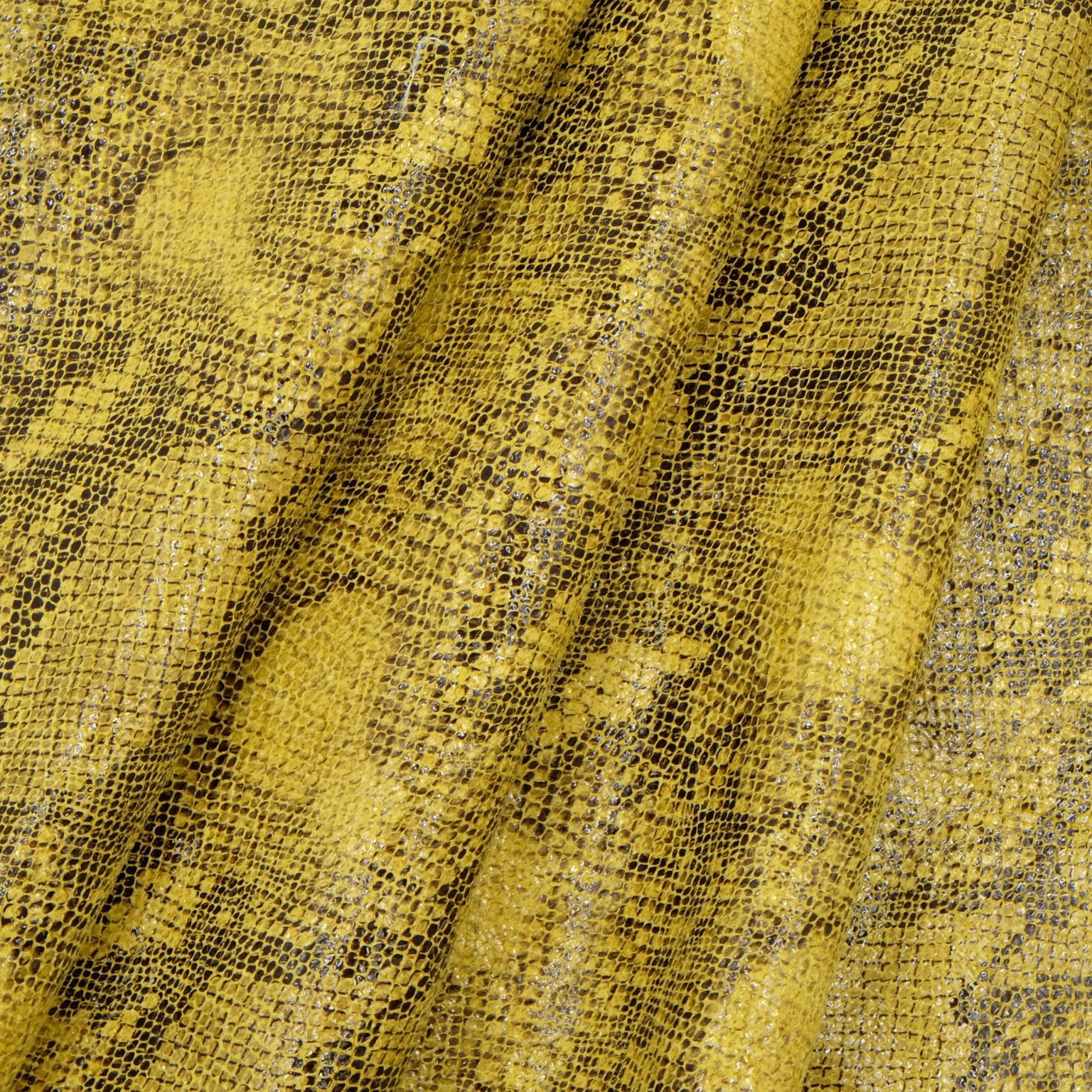 厂家直销涤纶烫金蛇纹面料黑蛇动物纹桌布抱枕箱包服装面料