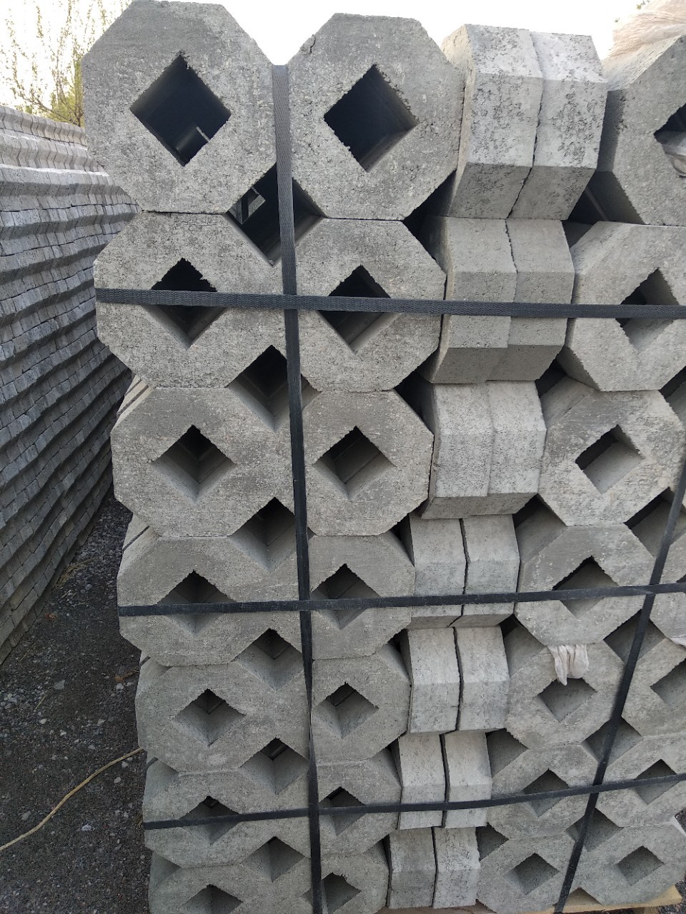 批发机制护坡砖200*400*70.八字草坪砖.8字草坪砖.