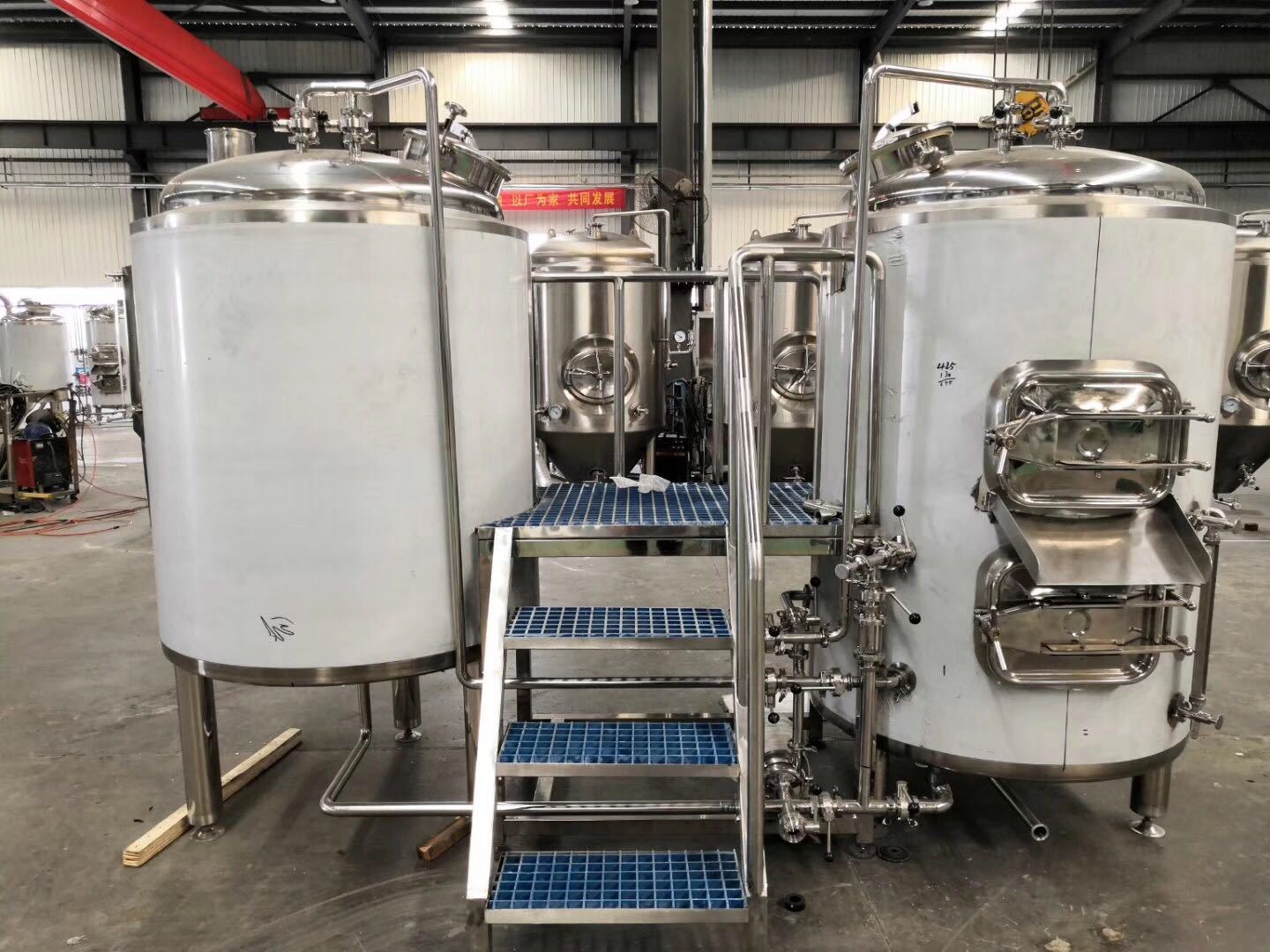 山东定制啤酒酿造设备 酒吧制酒造酒设备批发 酒店精酿啤酒设备