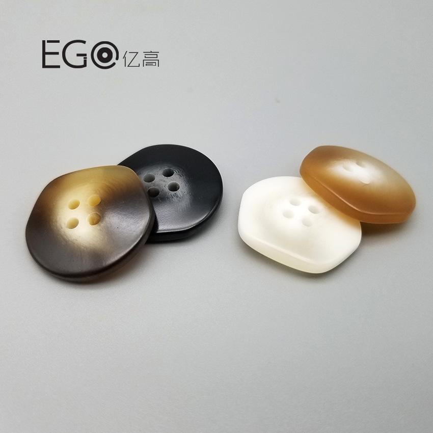 服装辅料 春款西装外套纽扣 树脂钮扣 男女装扣子 异形钮扣三角形