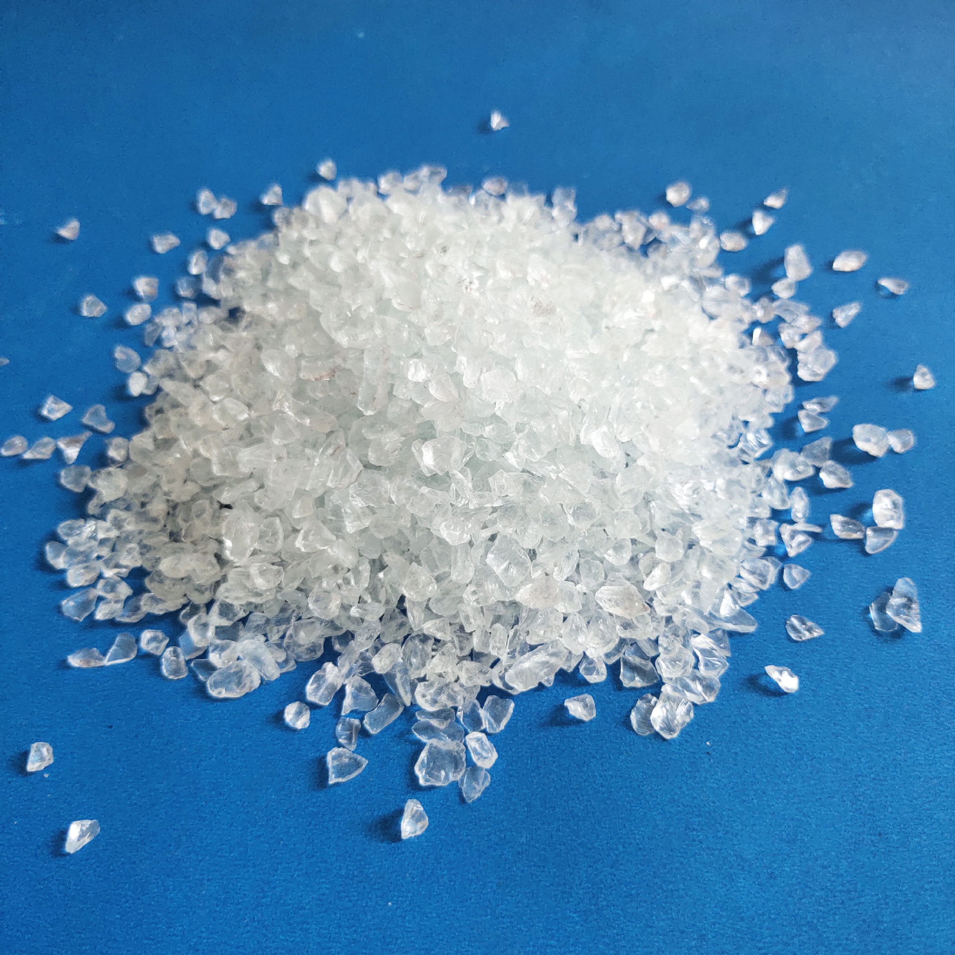 厂家大量供应研磨玻璃砂 透明 喷砂除锈玻璃砂 装饰用玻璃砂彩色