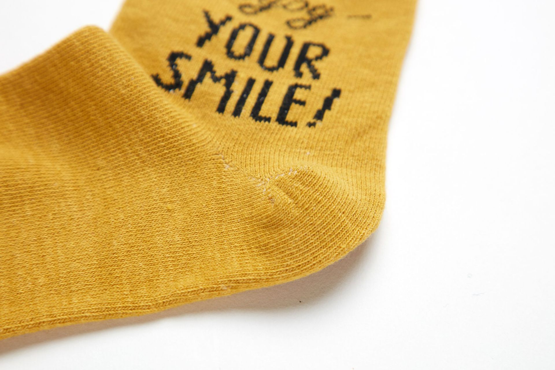 2019秋季新品英文提花可爱日系短筒袜女短袜棉袜