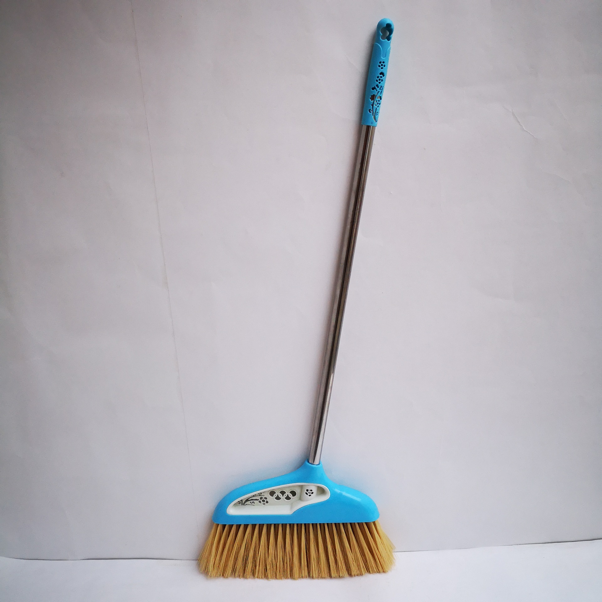 厂家批发日用环保清洁不锈钢把四排高弹力丝软毛五环款塑料扫把