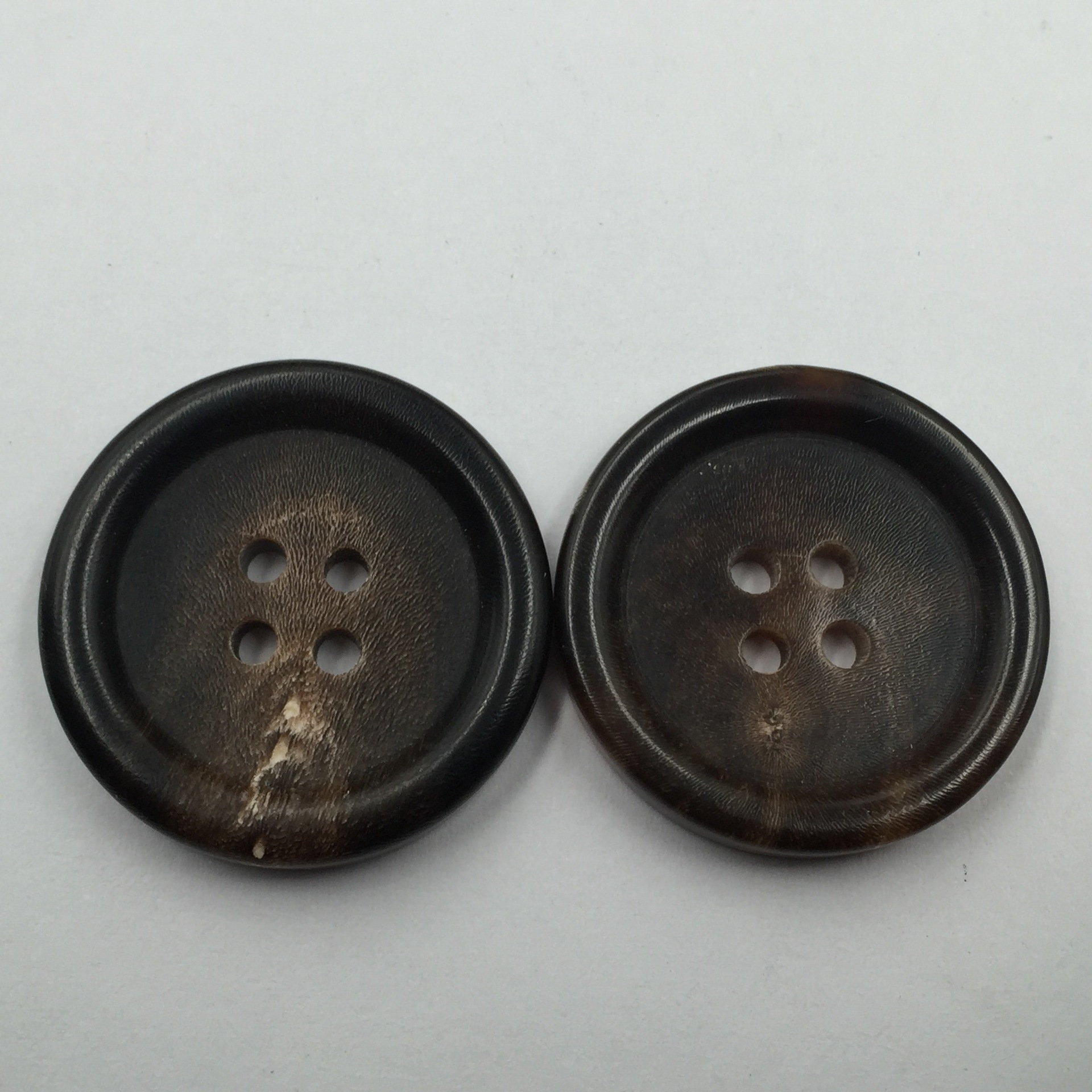 03成交4700粒细边四眼扣 仿牛角西服扣子定制 花纹西服风衣树脂纽扣