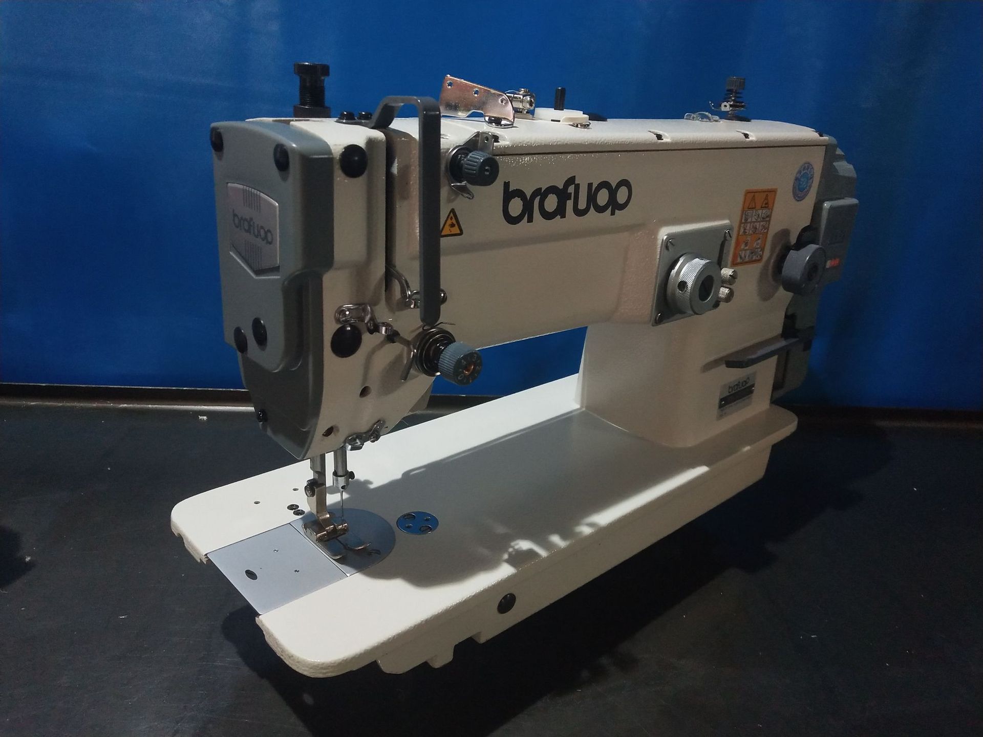 批发1530自动供油大梭曲折缝机 皮革厚料三角针包边机工业缝纫机