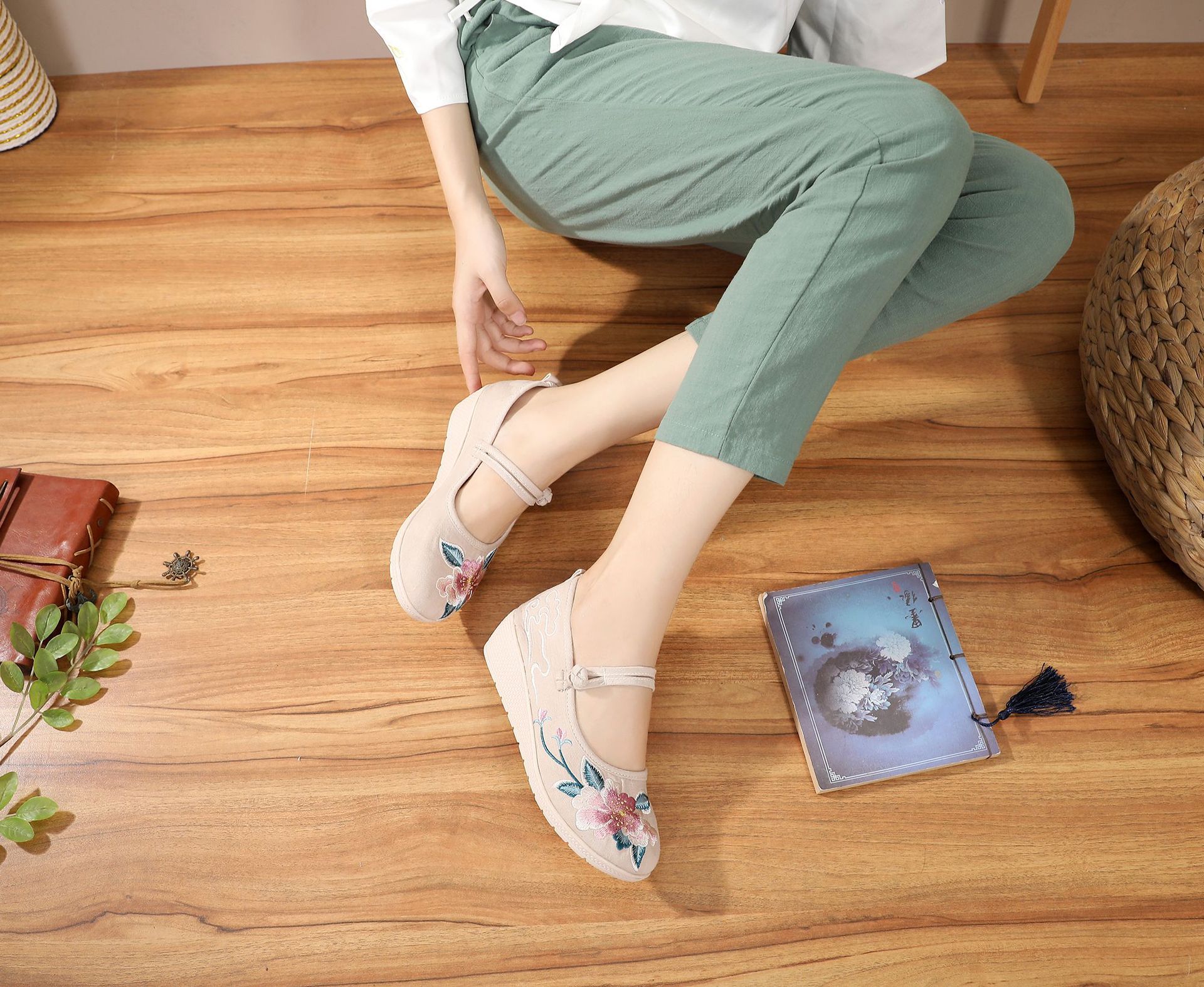 ltx-f-703新款绣花老北京布鞋tzf