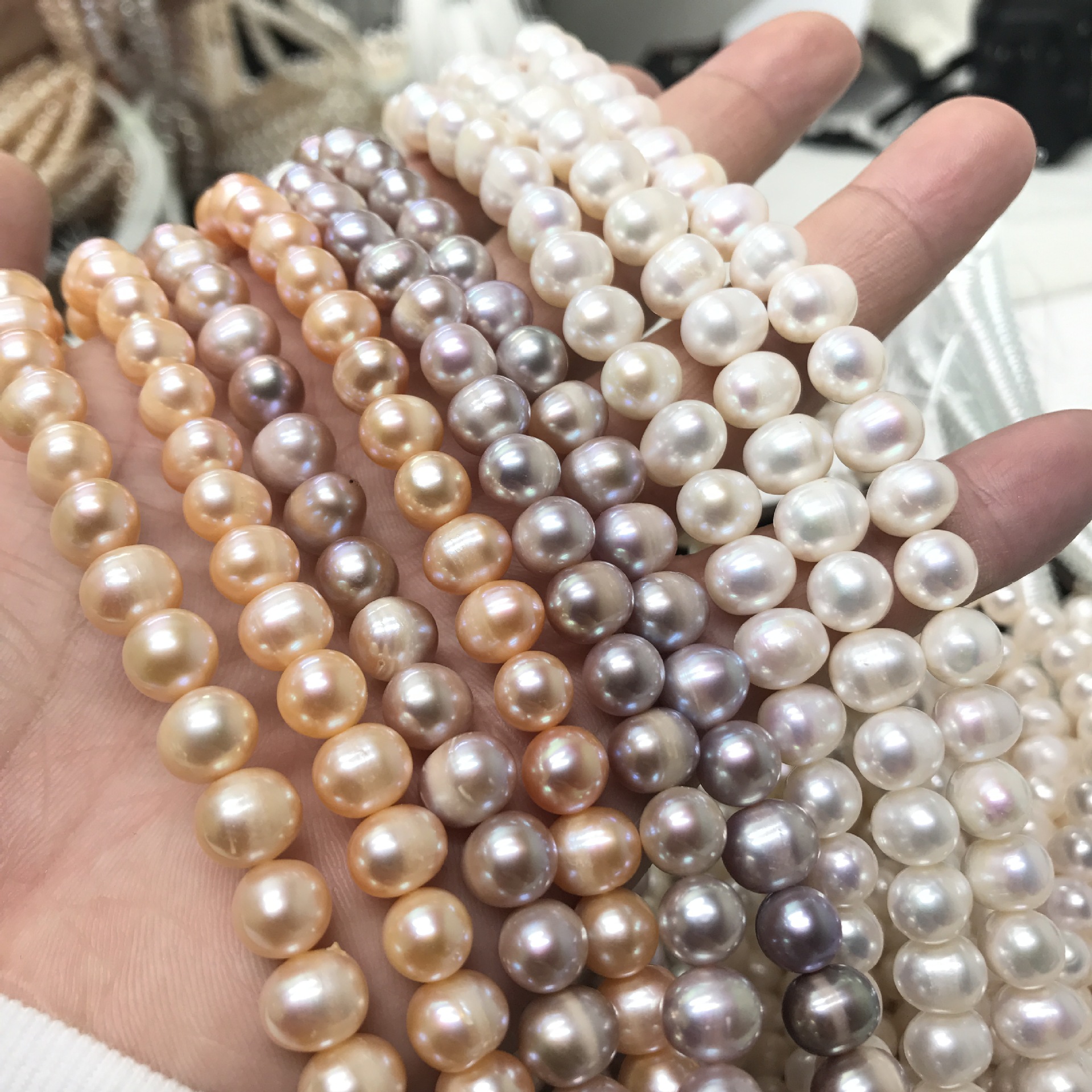 表面细白带珍珠光泽:正常色泽珍珠品质:白带珍珠尺码:5-10mm珍珠形状