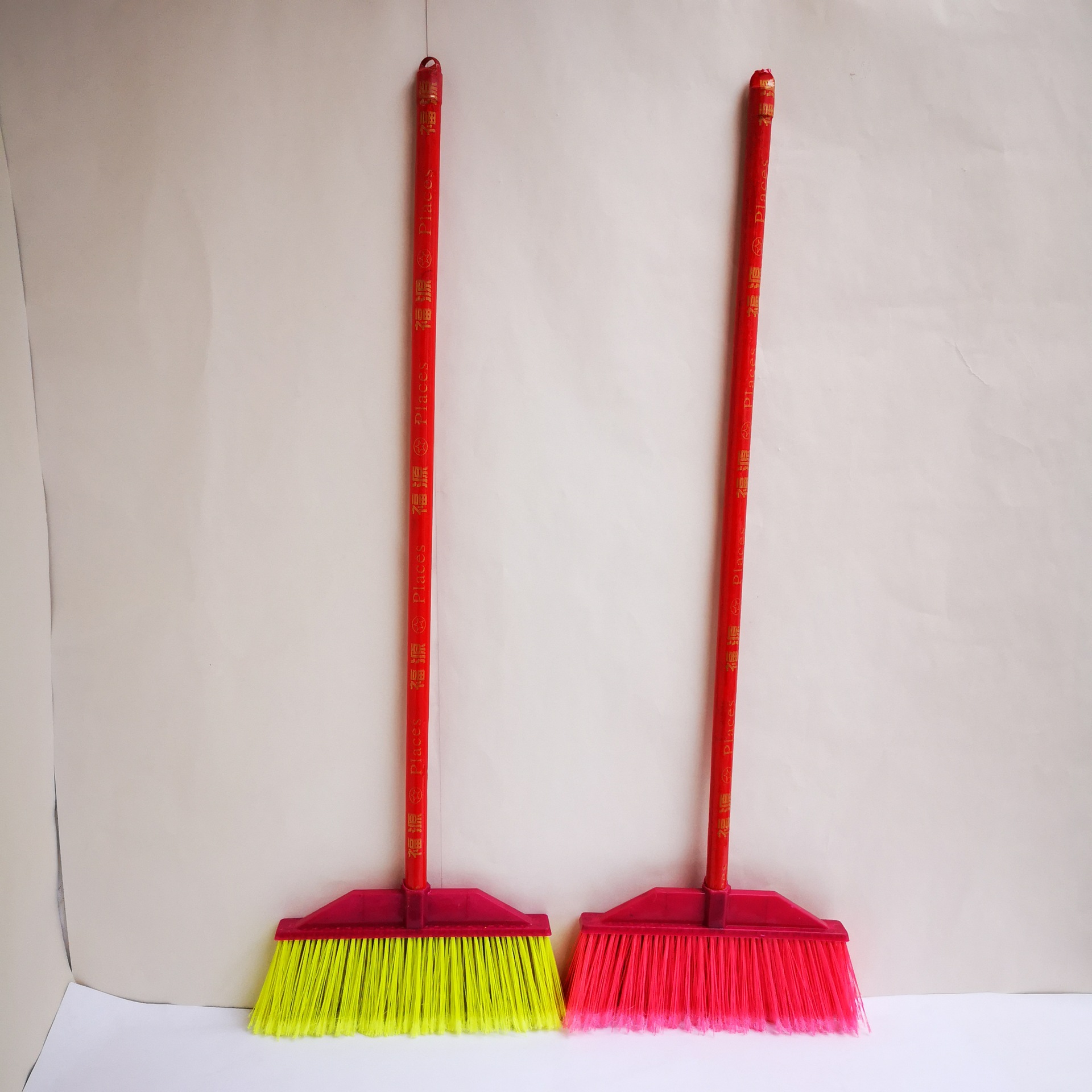 厂家供应环卫学校工厂应用木把四排方壳单色弹力开毛硬丝塑料扫把