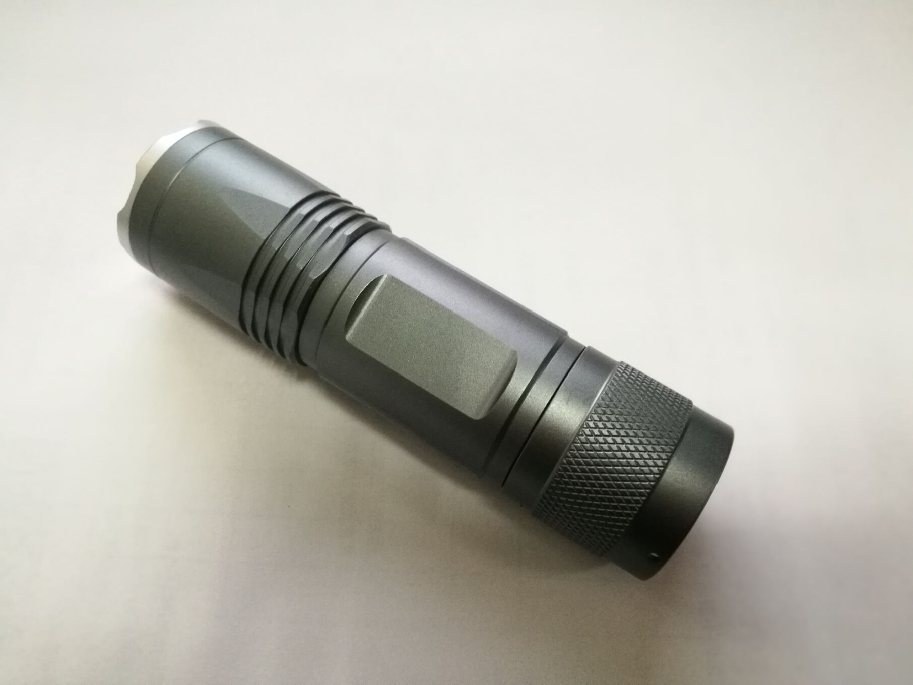 新s15 充电手电筒 强光手电筒 xml-t6