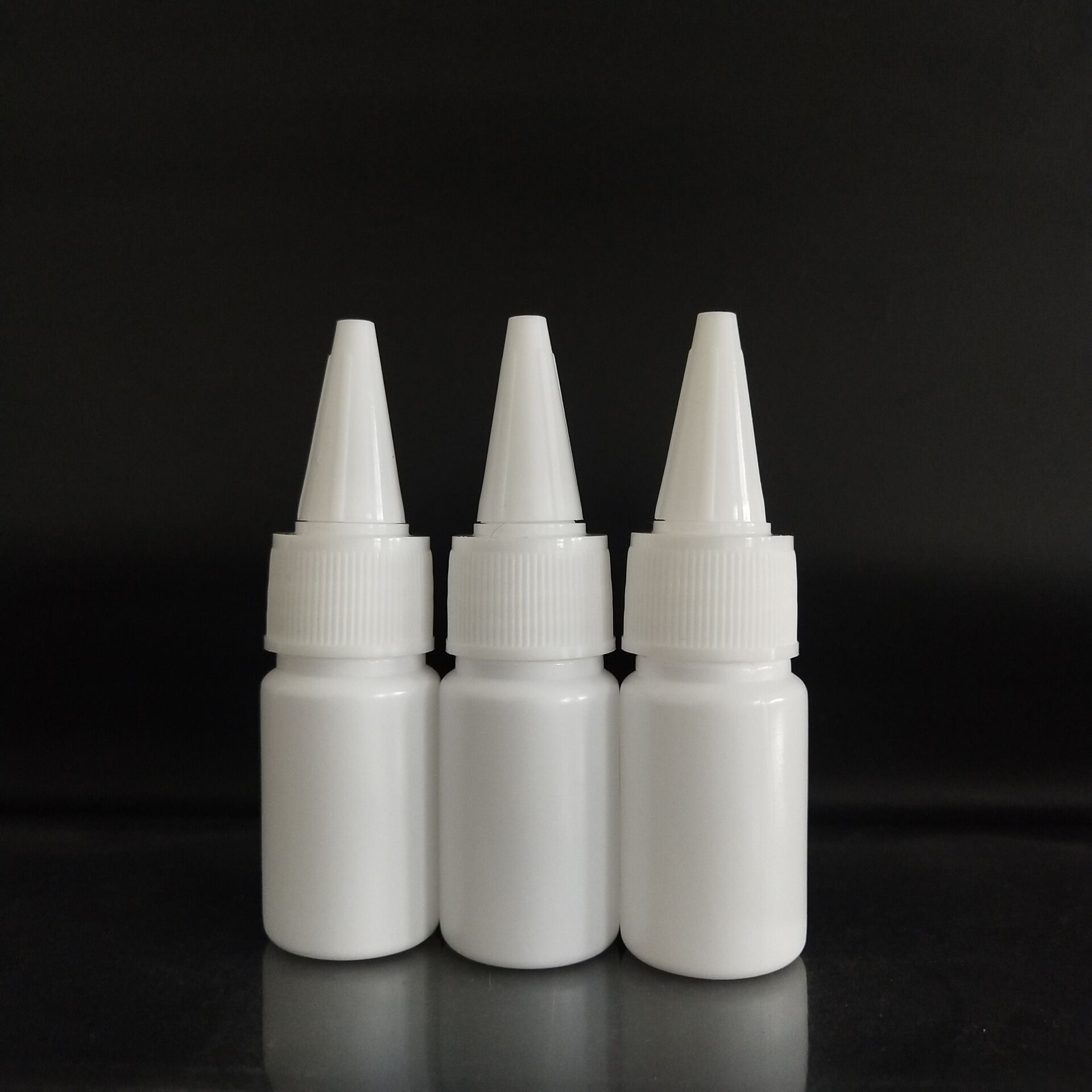 厂家批发 10ml塑料瓶 挤压尖嘴瓶 胶水瓶子 密封性好 现货