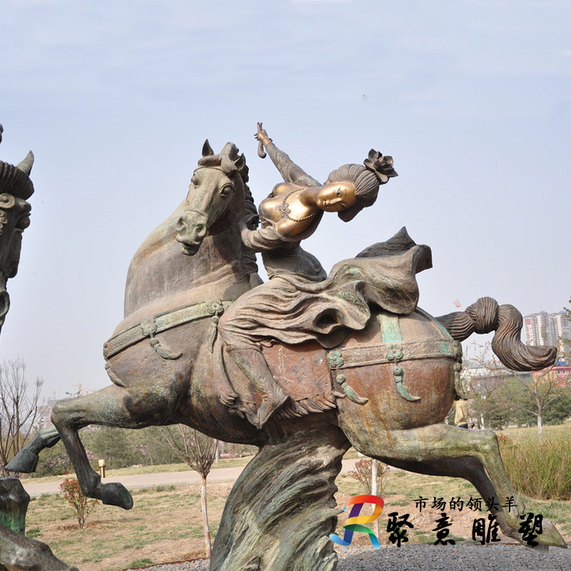 铸铜玻璃钢仿铜唐代侍女美女打马球运动人物雕塑户外广场景观摆件
