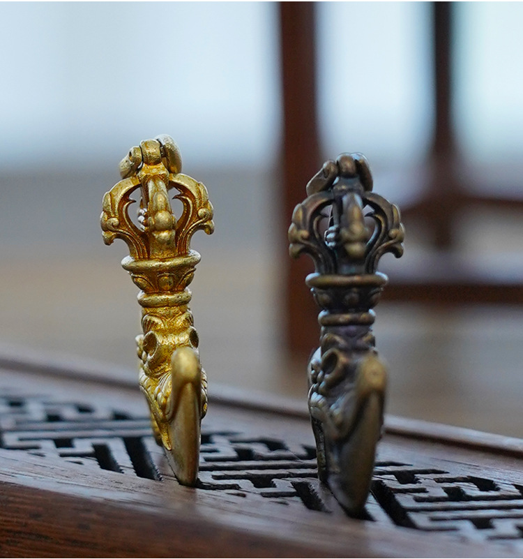 藏传佛教用品纯铜钺刀降魔金刚杵密宗法器月牙刀斧男女士护身吊坠