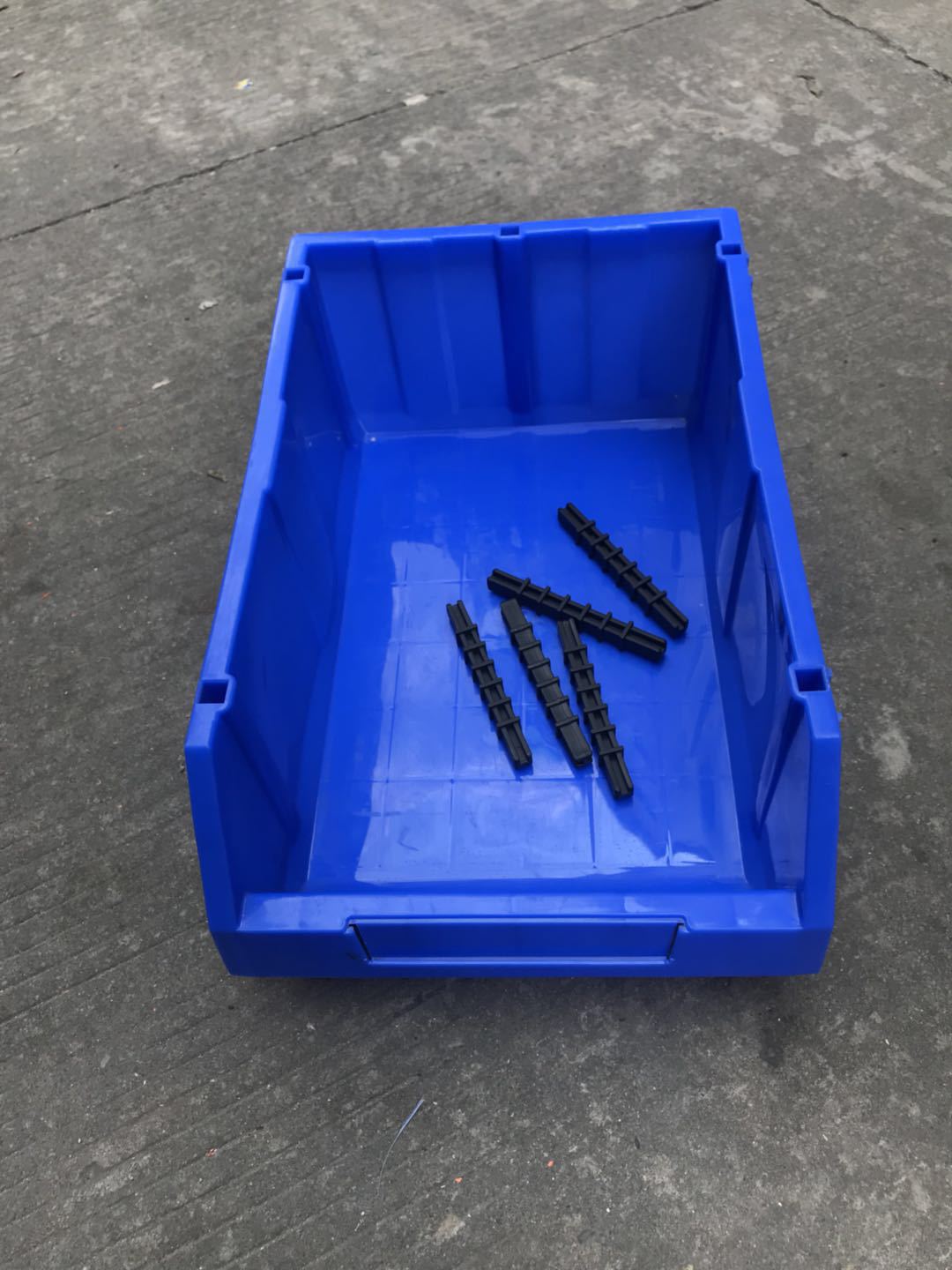 塑胶零件盒 斜口蓝色塑料螺丝物料元件小盒子 仓库收纳塑胶工具盒