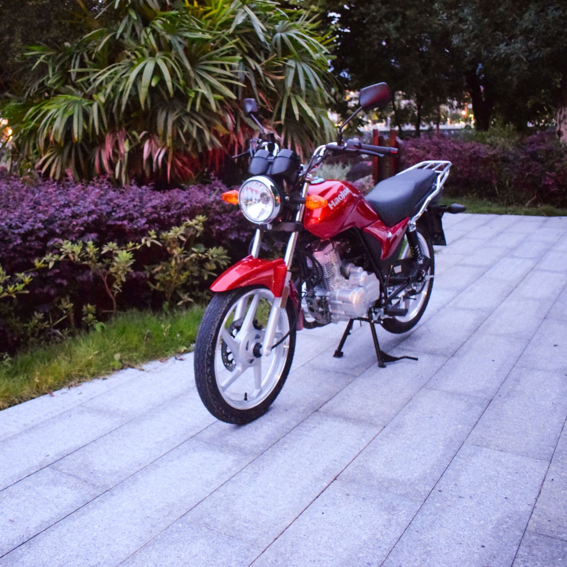 供应豪爵牌赛驰翼爽迪爽款hj125-23a男装跨骑燃油摩托车125