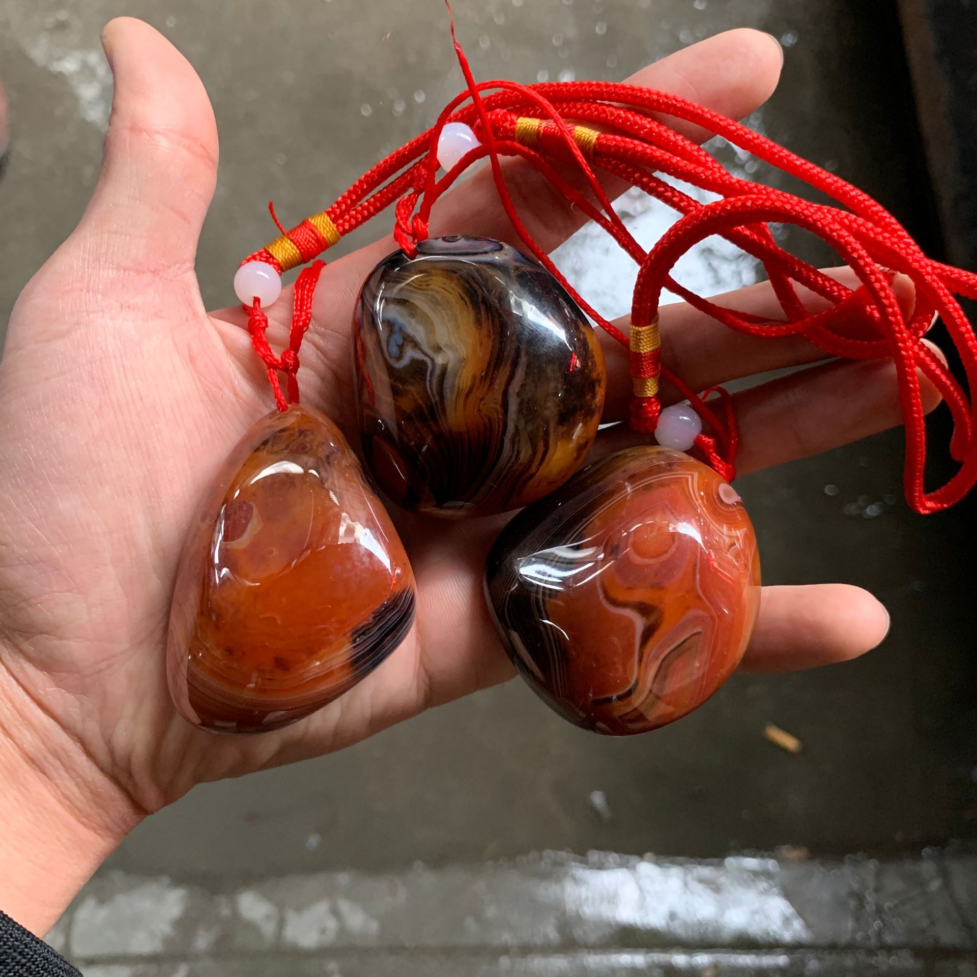 马达加斯加玛瑙原石缠丝玛瑙原石车挂吊坠手把件跑江湖展销