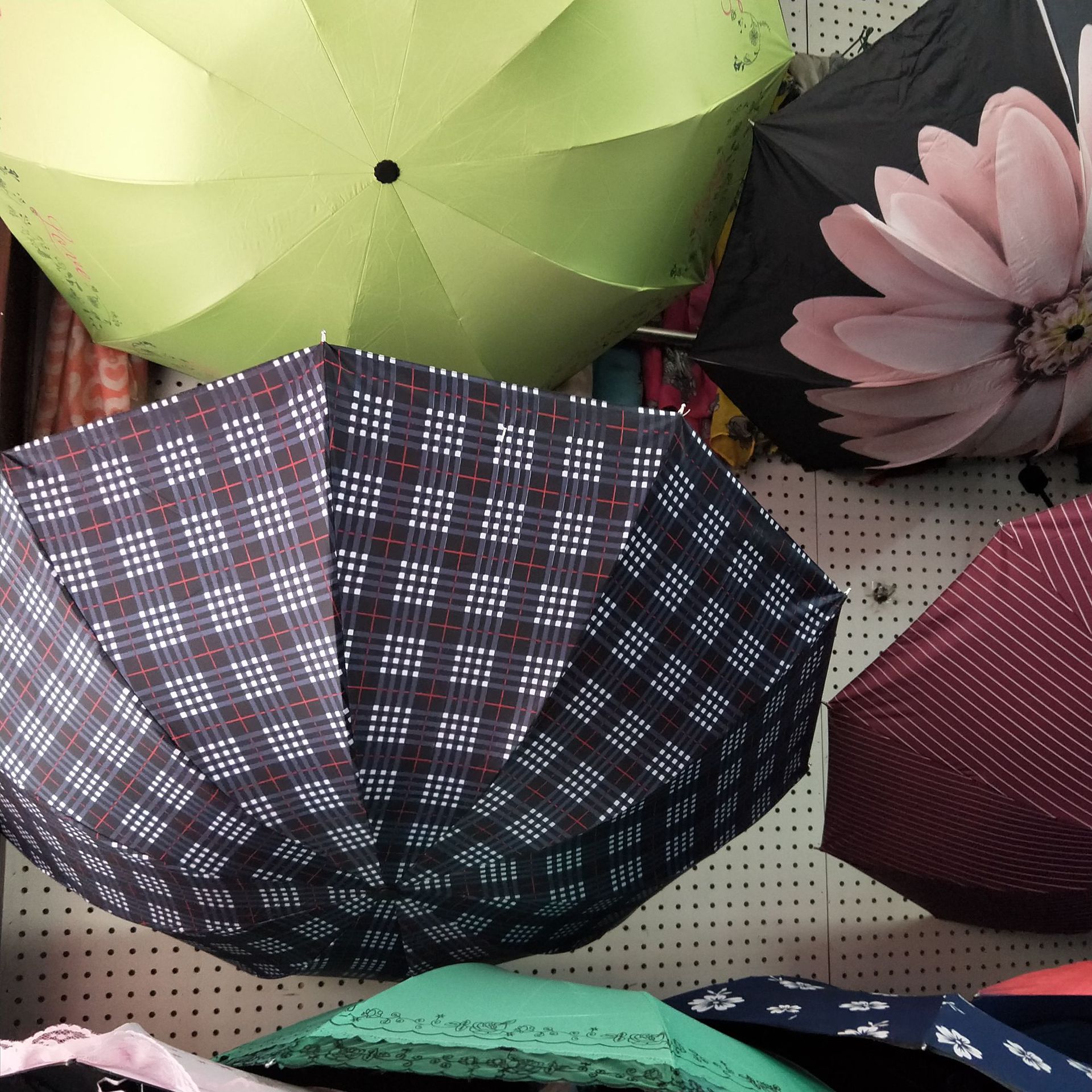 黑胶太阳伞防紫外线晴雨两用三折伞地摊雨伞货源