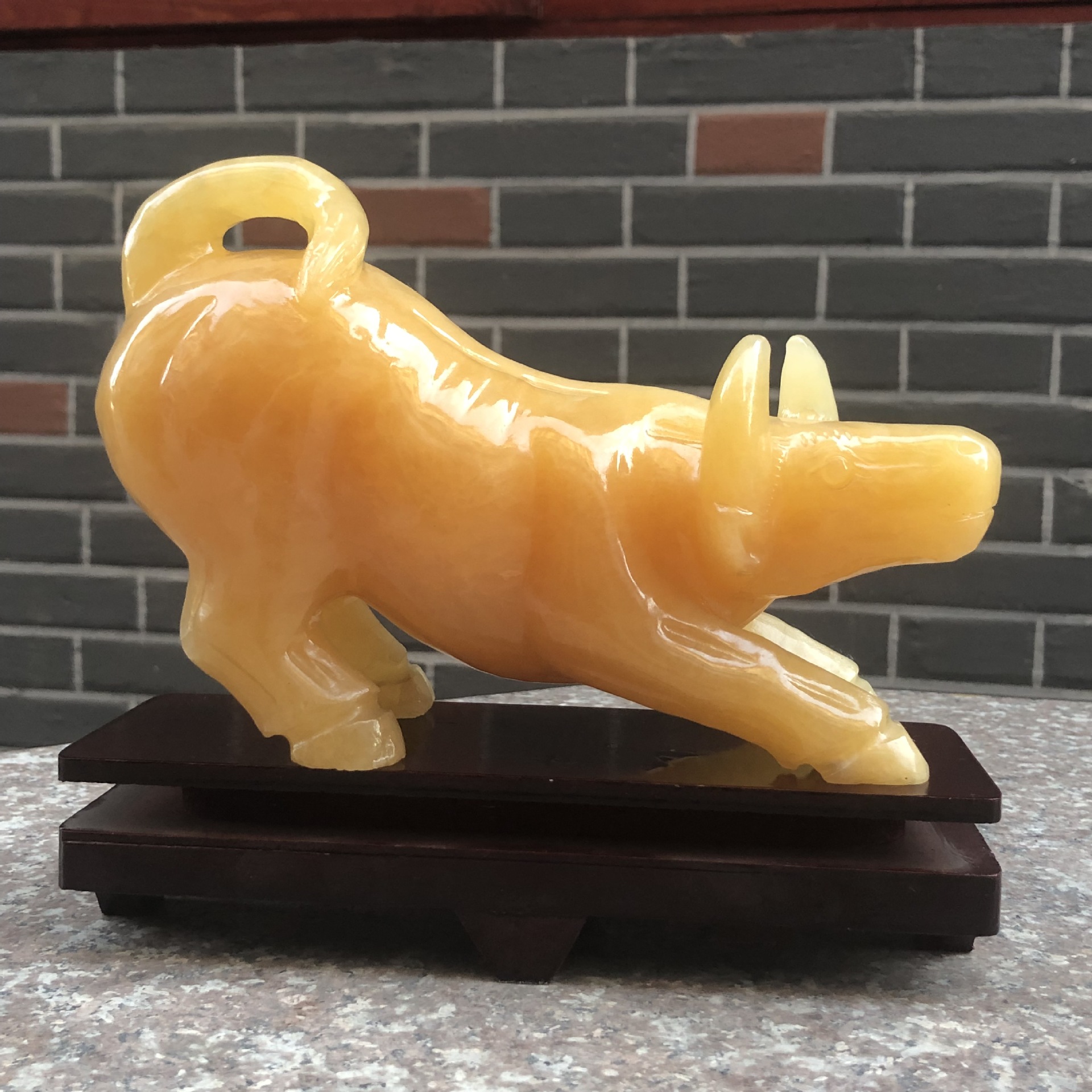 米黄玉牛摆件真玉米黄玉十二生肖牛气冲天家居客厅礼品工艺品