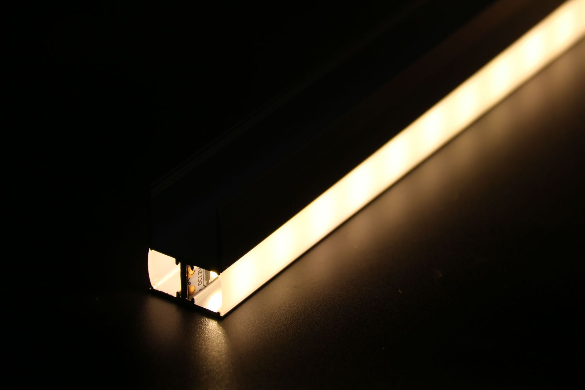 led灯槽层板灯外壳酒柜橱柜衣柜卡玻璃线条双面发光隔板铝槽