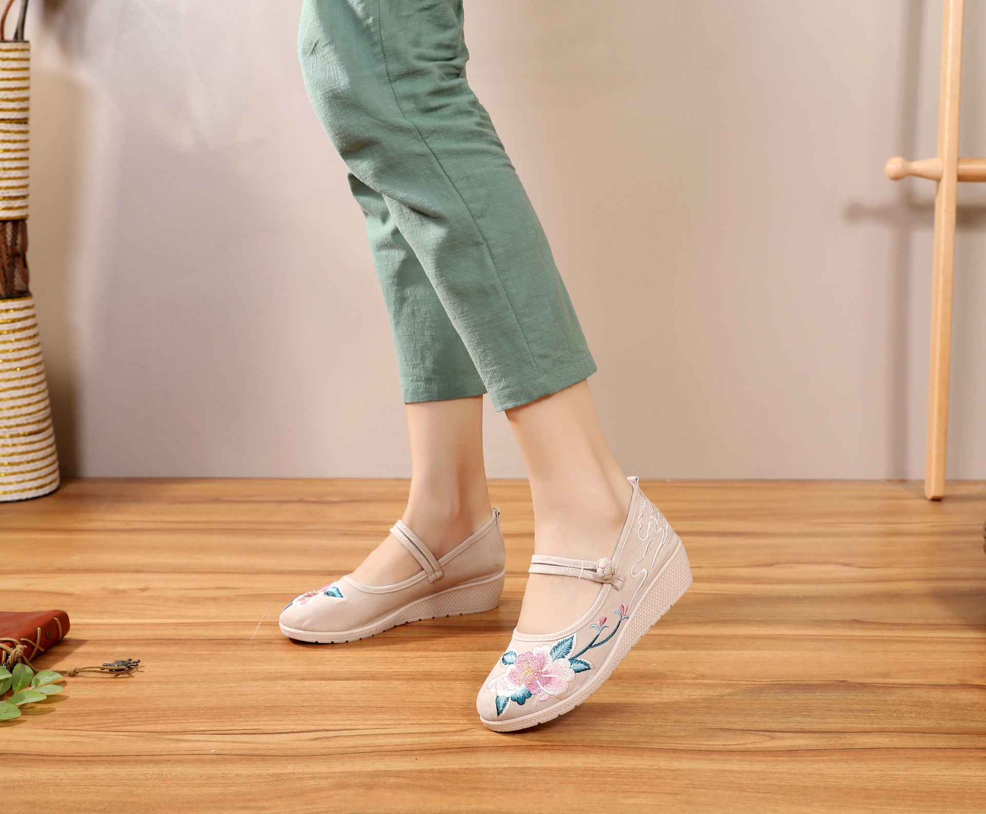 ltx-f-703新款绣花老北京布鞋tzf