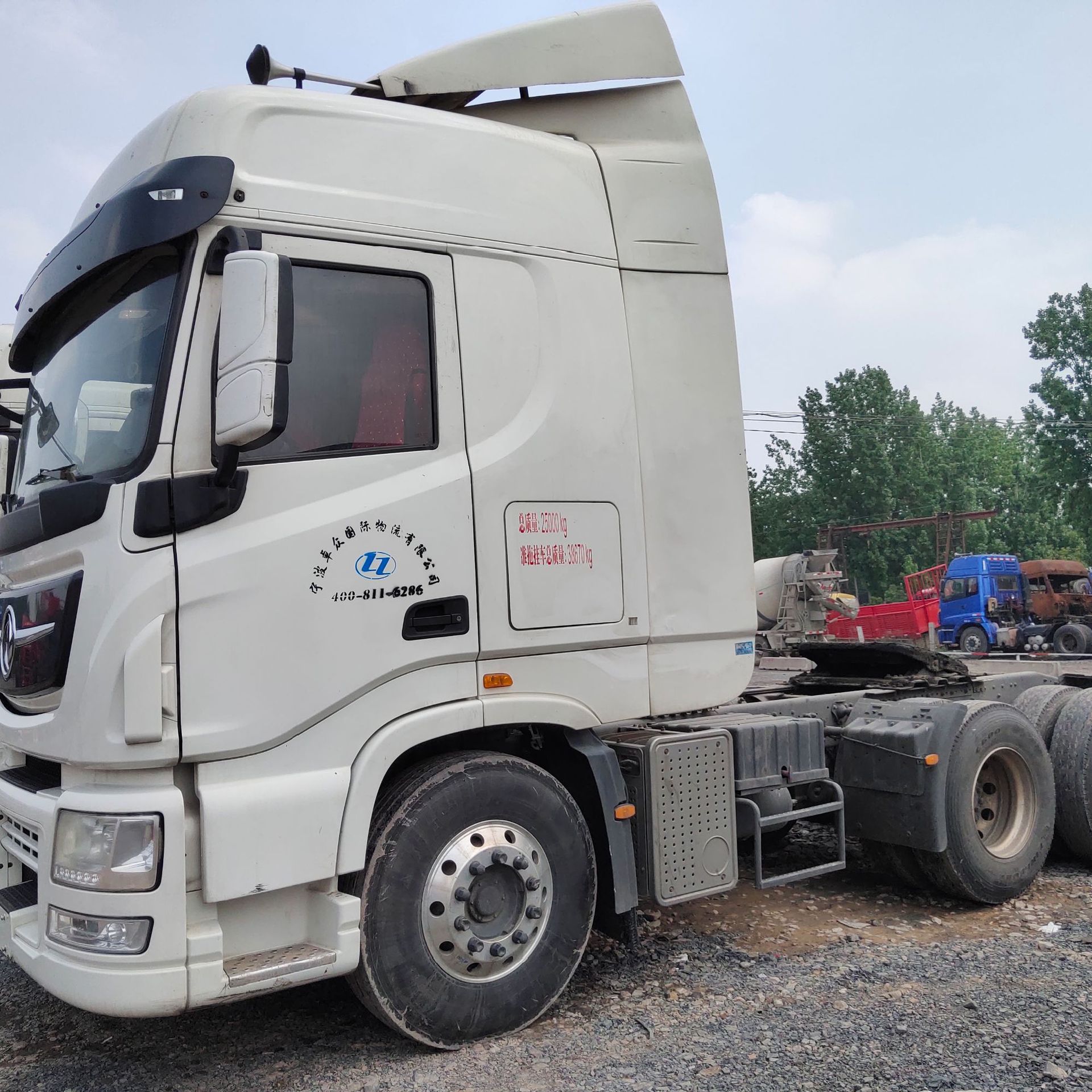 定金留车二手双驱牵引车头 牵引全挂车 东风天龙520马力旗舰版