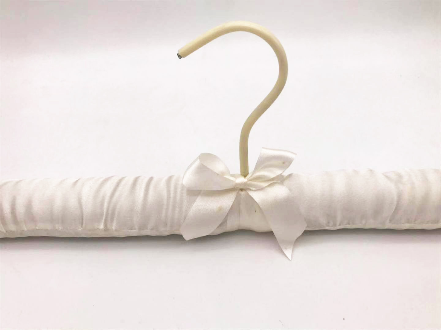 一字型蝴蝶结丝绸衣架粉个性衣撑服装店衣物挂架厂家直销绸缎衣架
