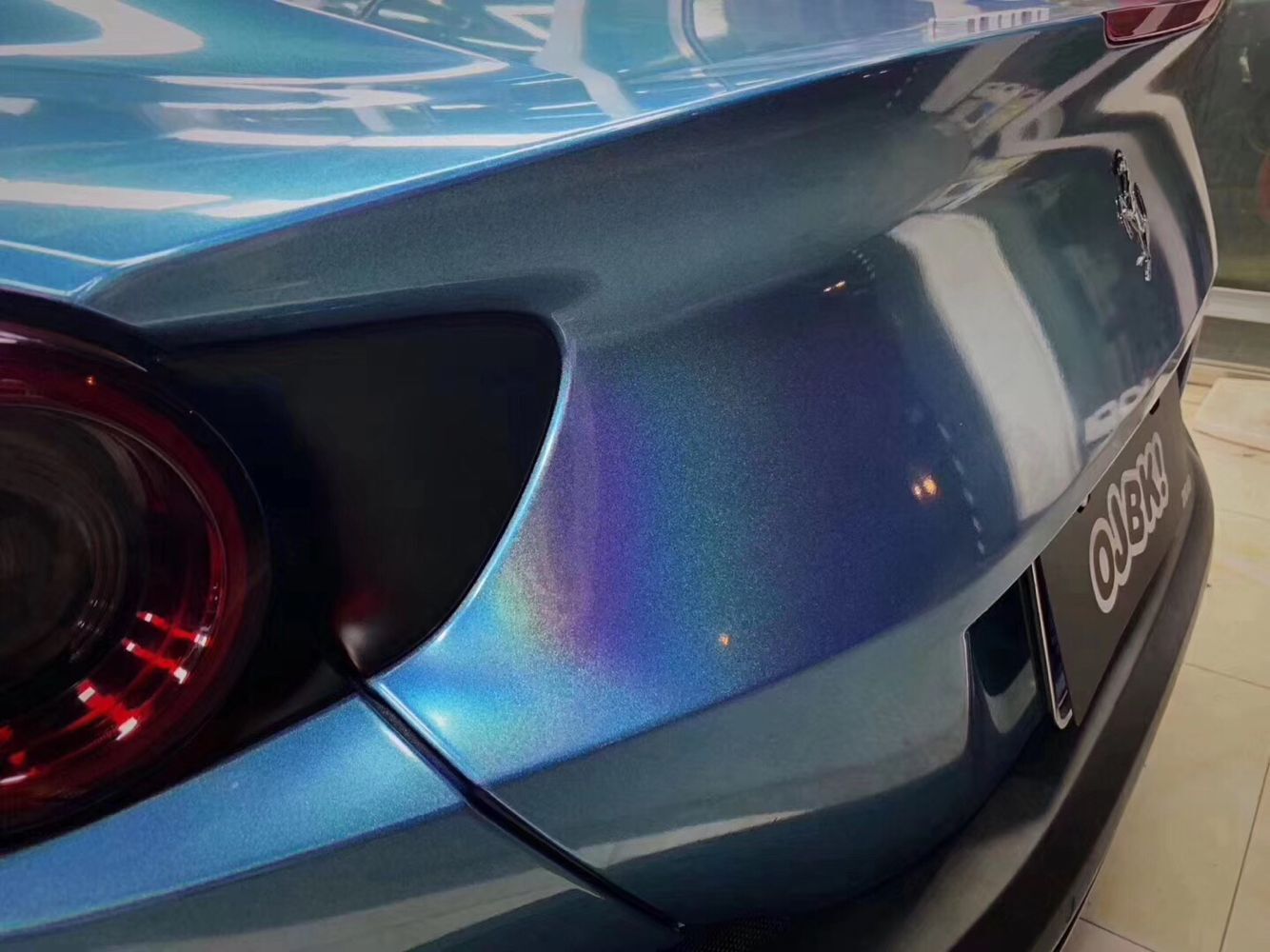 汽车 七彩闪点镭射蓝 珠光金属七彩镭射粉红 炫彩车贴 车身改色膜