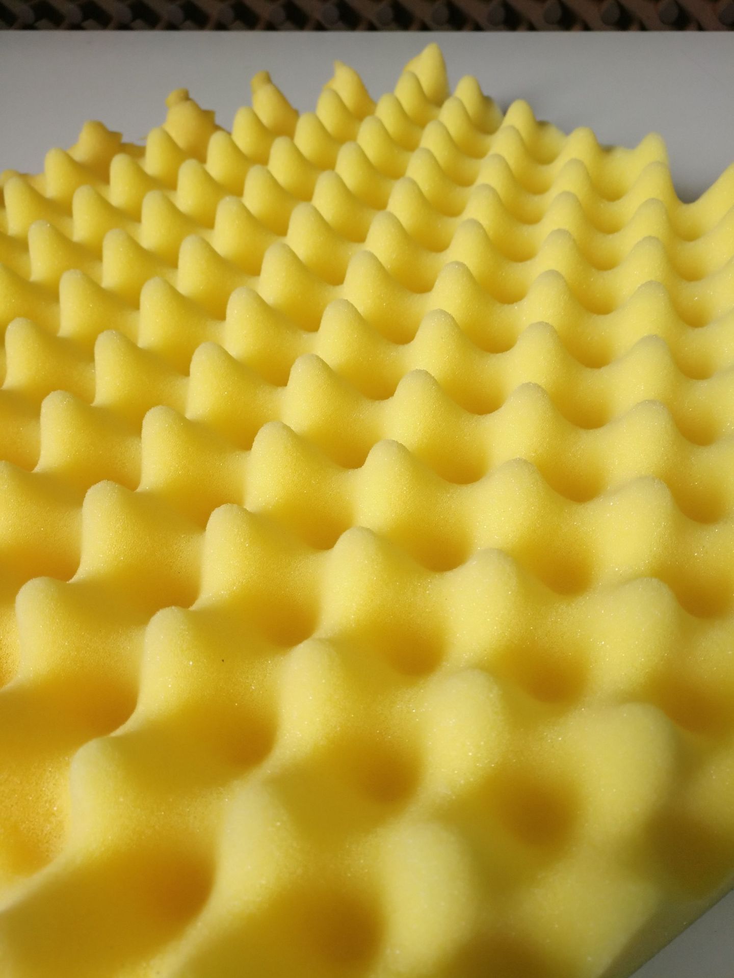 源头厂家供应隔音海绵波浪吸音隔热海棉鸡蛋形泡棉包装海绵制品