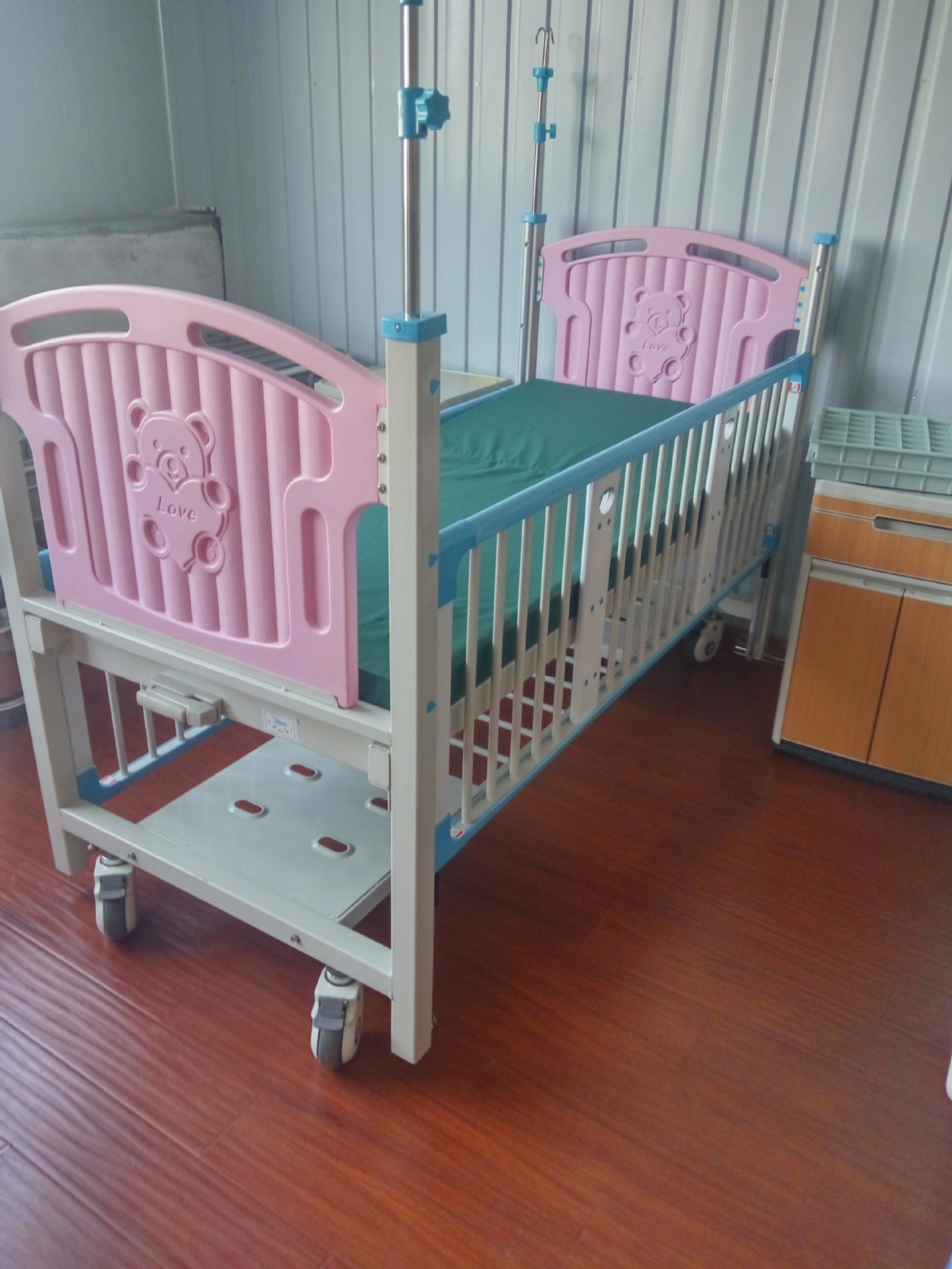 e24豪华儿童床双摇儿童床厂家供应儿童病床abs粉色双摇儿童床