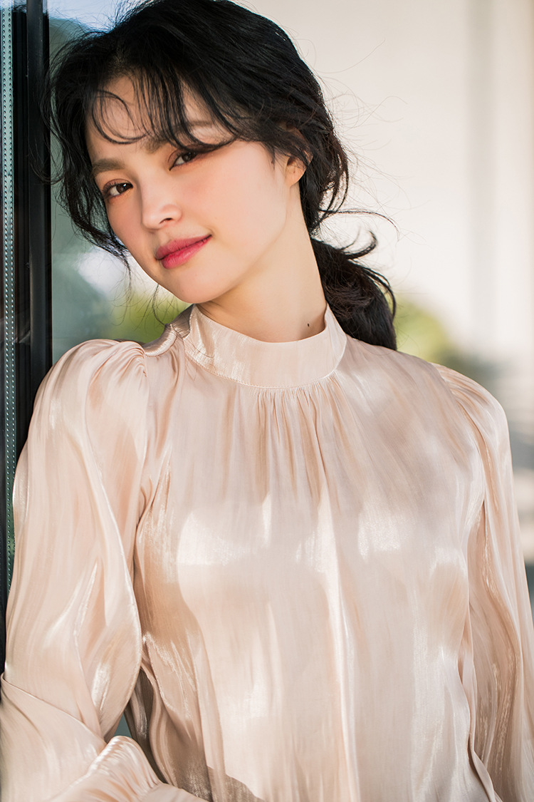 19年夏季新款珠光亮丝透气凉爽衬衫女立领气质通勤女潮款上衣6006