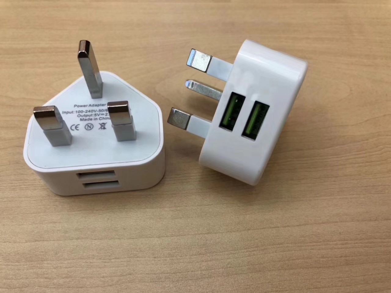 2usb英规充电器2a双usb港版充电头适用苹果三角英规双口充电器