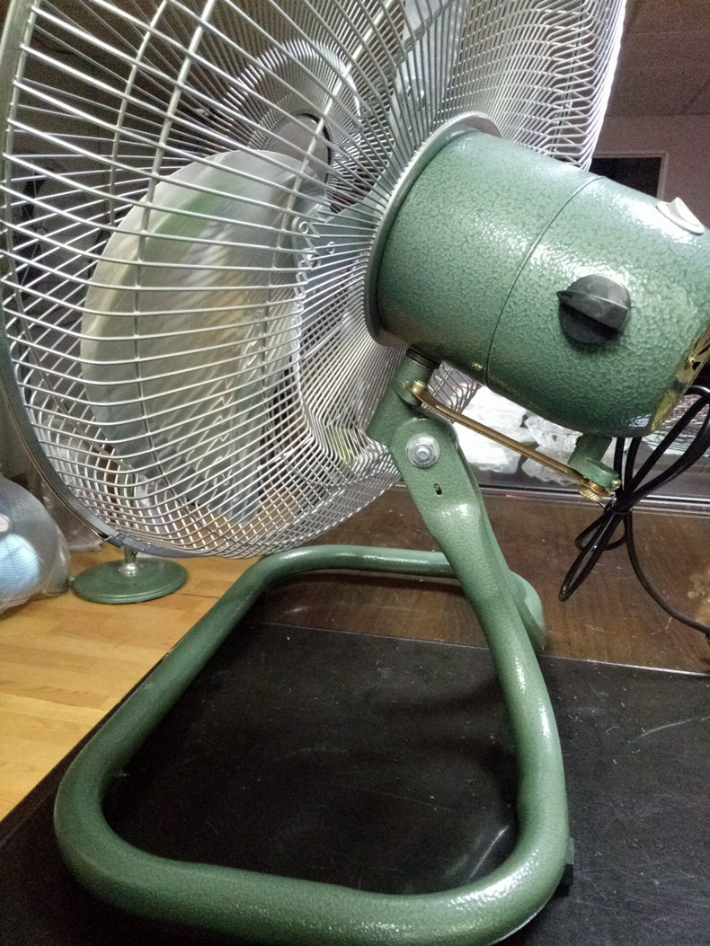 趴地扇18寸摇头工业电风扇大风力台式家用大功率落地扇爬地扇