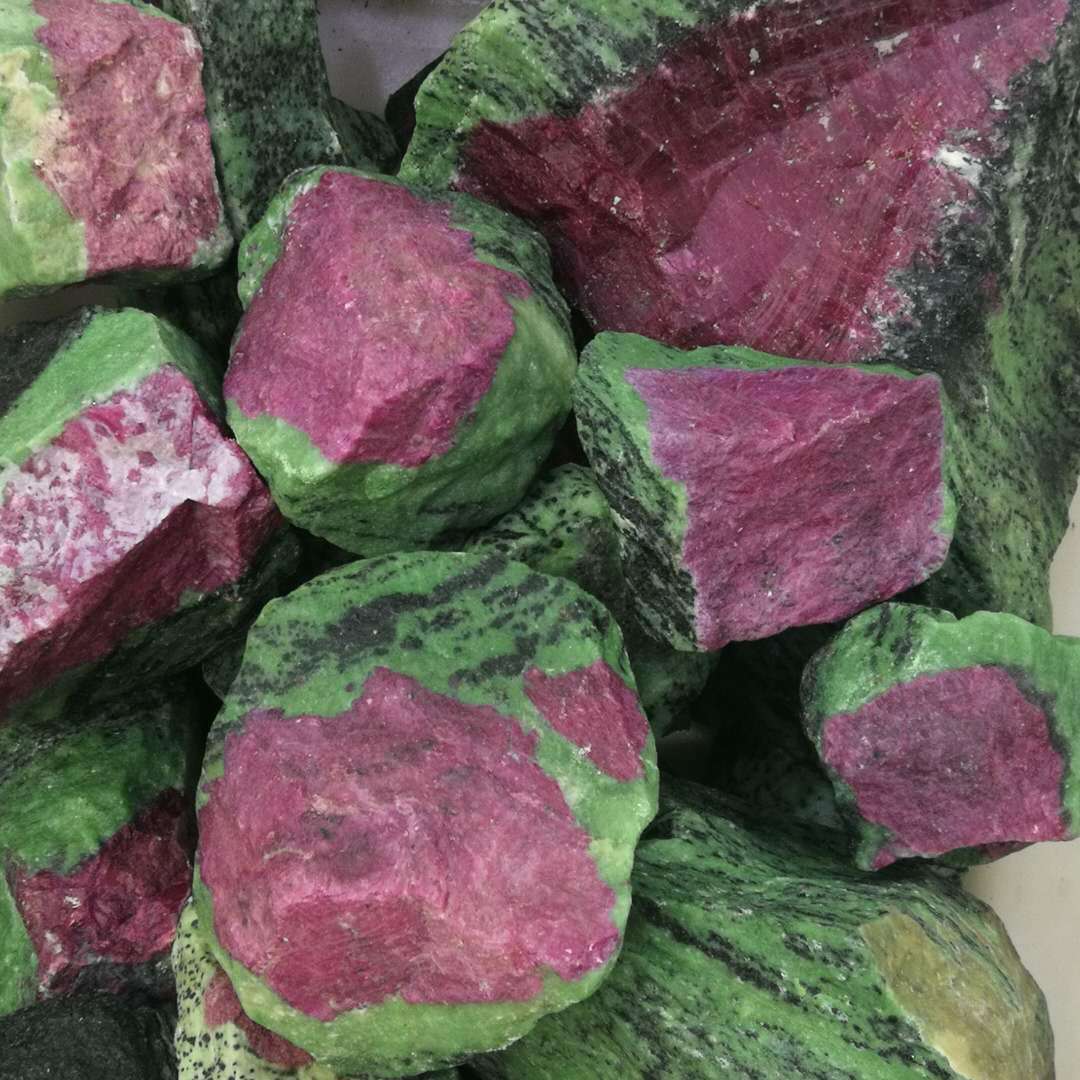 天然红绿宝原石 大块红宝石 饰品雕刻原料矿物标本摆件 原石批发