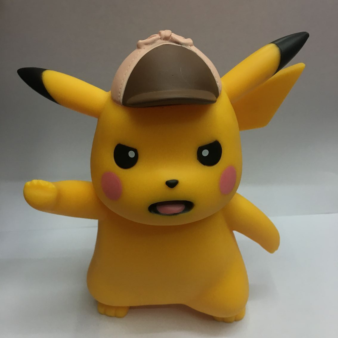 宠物小精灵口袋妖怪 皮卡丘 比卡丘拿放大镜 戴猎帽 盒装手办摆件