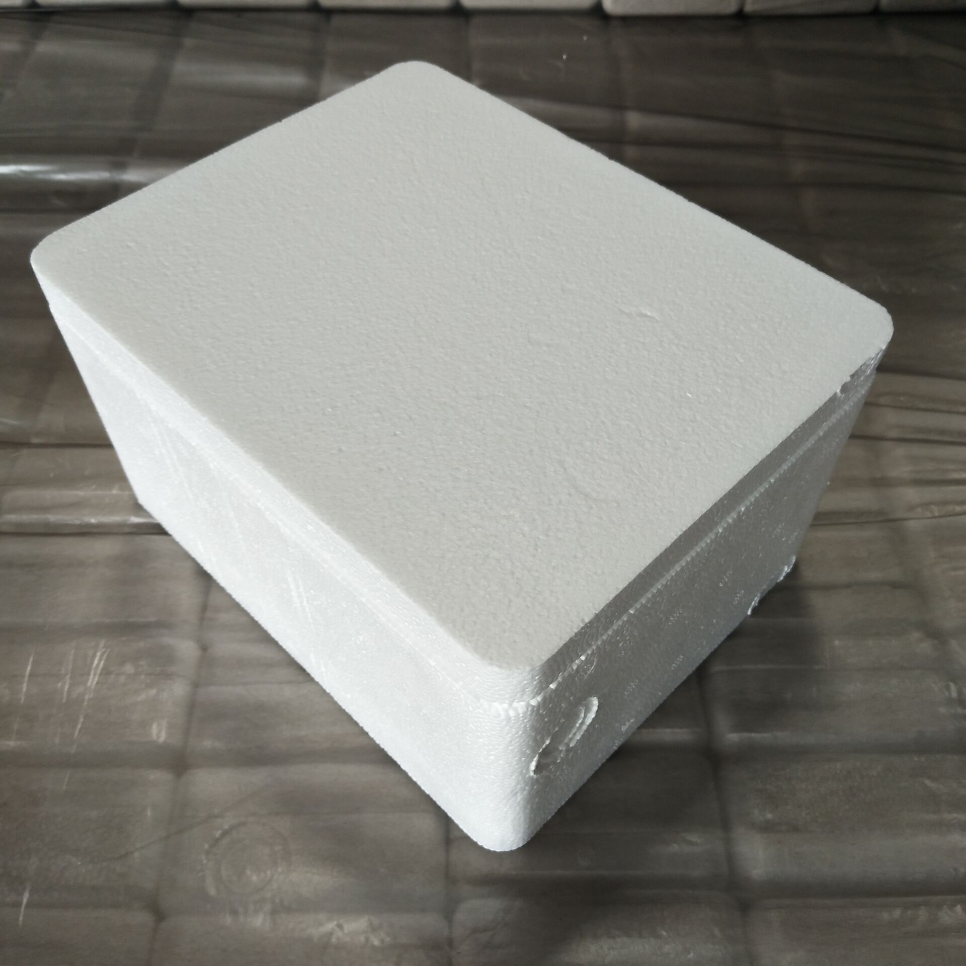 日本生巧克力泡沫箱快递包装箱现货