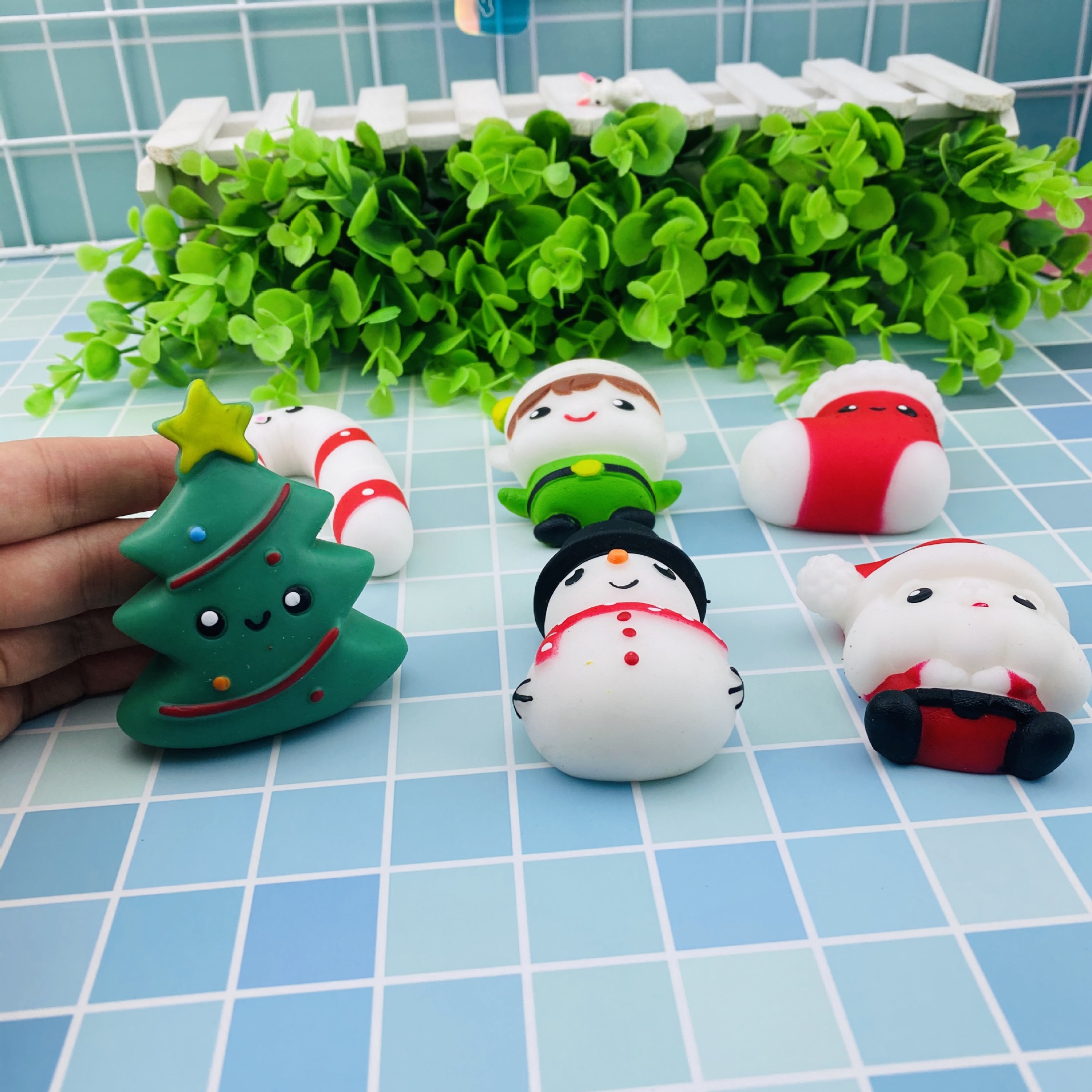 跨境热卖tpr圣诞捏捏乐团子 儿童减压发泄软胶玩具 萌团子捏捏乐
